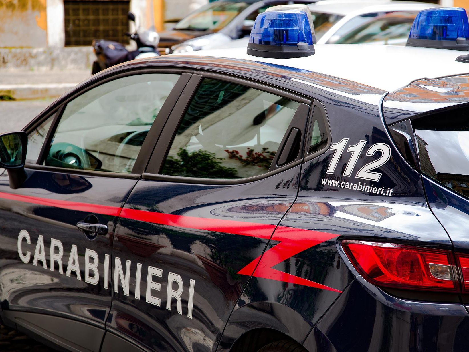 Drei Mitglieder der Pink Panther-Bande, die auch für Überfälle in Wien verantwortlich sind, wurden in Mailand festgenommen. Drei Mitglieder der Pink Panther-Bande, die auch für Überfälle in Wien verantwortlich sind, wurden in Mailand festgenommen.