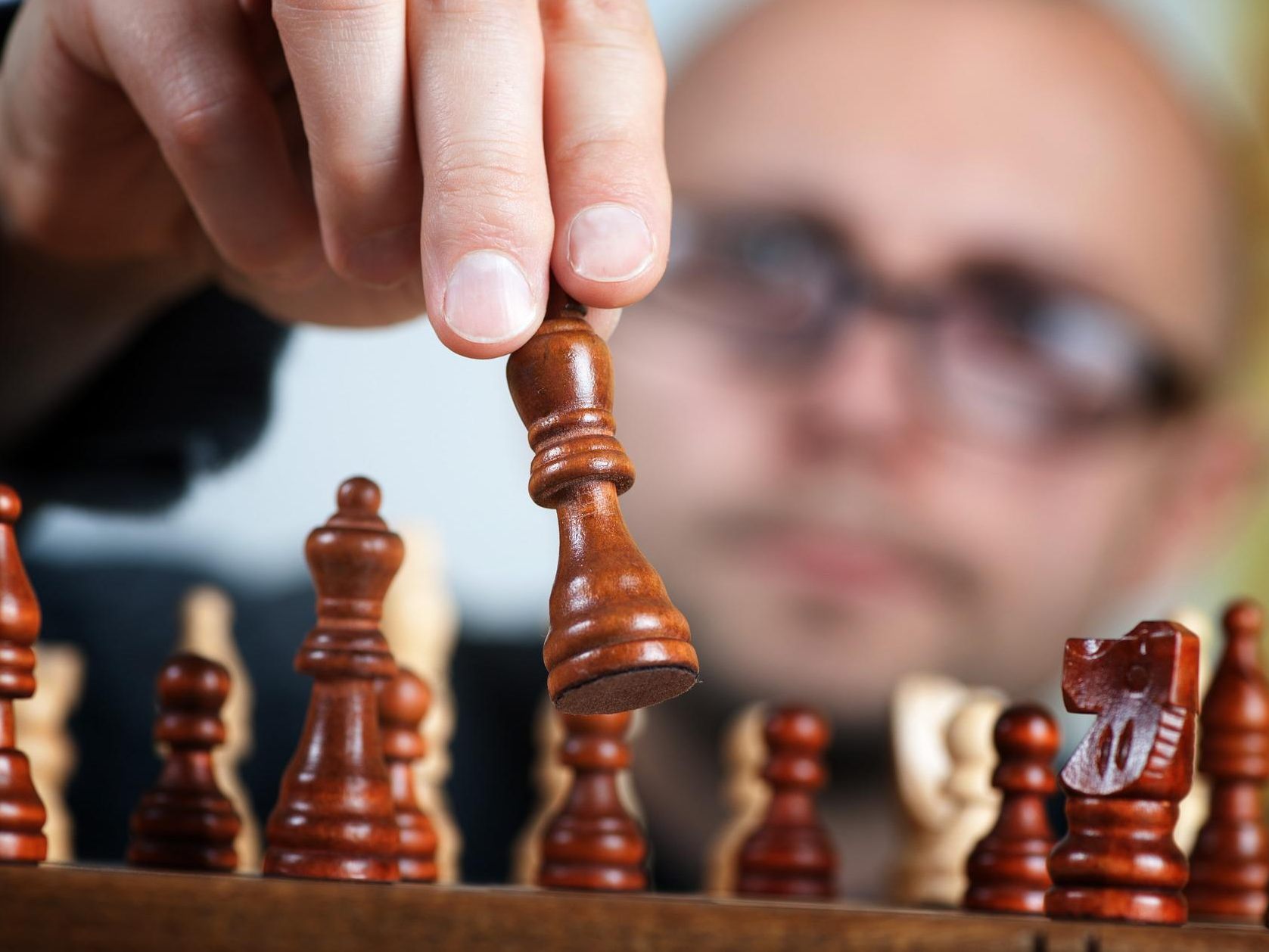 Das Café Baharat und die Initiative "Chess Unlimited" laden zum Internationalen Schachtag am 20. Juli 2022 zu einem Schachturnier ein.