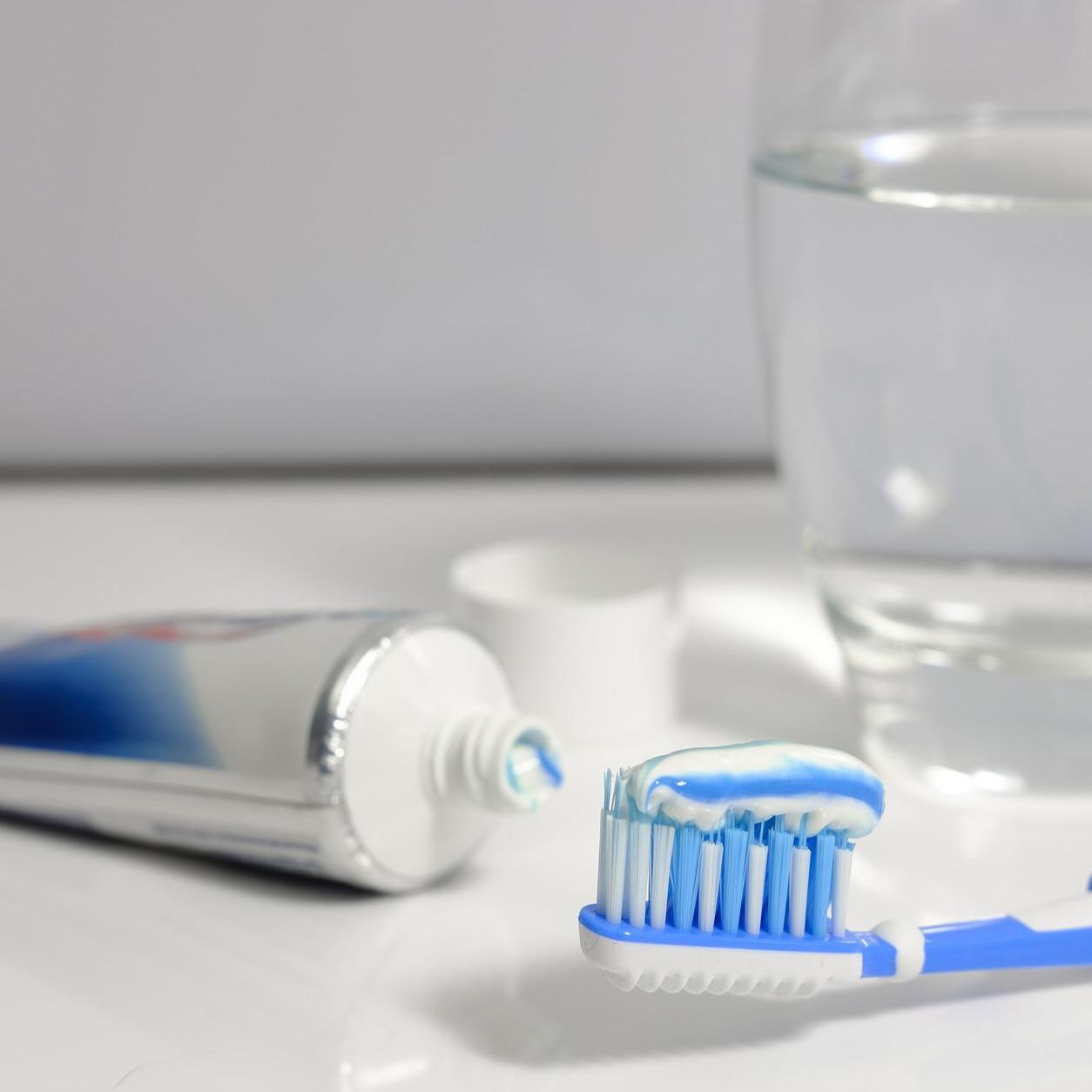 Laut einem Test sind nur drei von zwölf Zahnpasten für Kinder empfehlenswert.