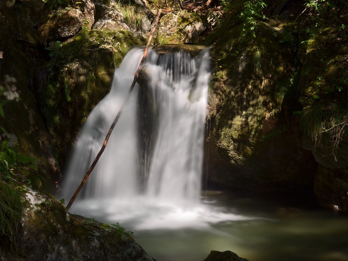 Niederösterreich: Die schönsten Wanderwege am Wasser. Niederösterreich: Die schönsten Wanderwege am Wasser.