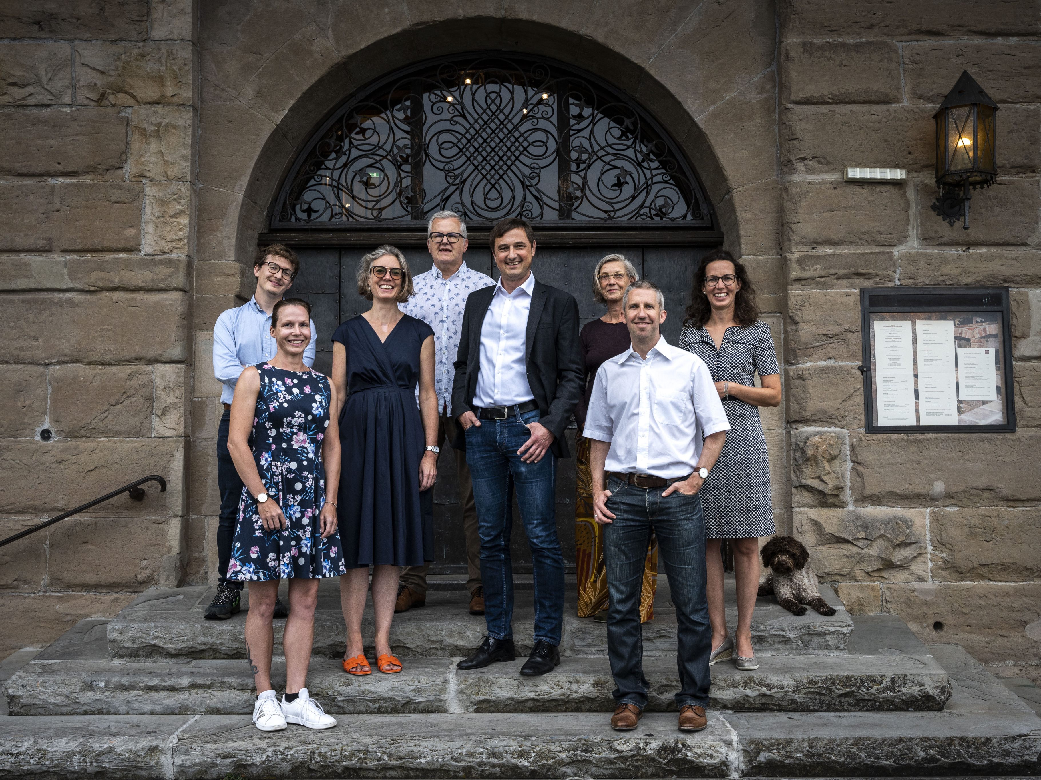 Die Geburtstagskinder von Pzwei – hinten: Joshua Köb, Werner Sommer, Ruth Kanamüller. Mitte: Geschäftsführerin Daniela Kaulfus, Inhaber Wolfgang Pendl, Kathrin Lanz. Vorne: Martina Meitner, Thorsten Bayer. Die Geburtstagskinder von Pzwei – hinten: Joshua Köb, Werner Sommer, Ruth Kanamüller. Mitte: Geschäftsführerin Daniela Kaulfus, Inhaber Wolfgang Pendl, Kathrin Lanz. Vorne: Martina Meitner, Thorsten Bayer.