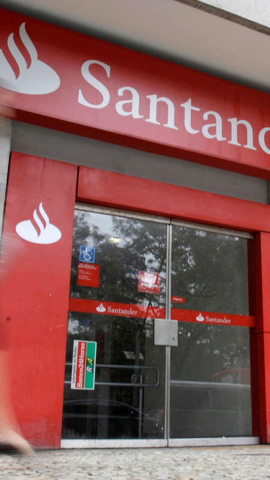 Santander zahlt nun die Kreditzinsen zurück.