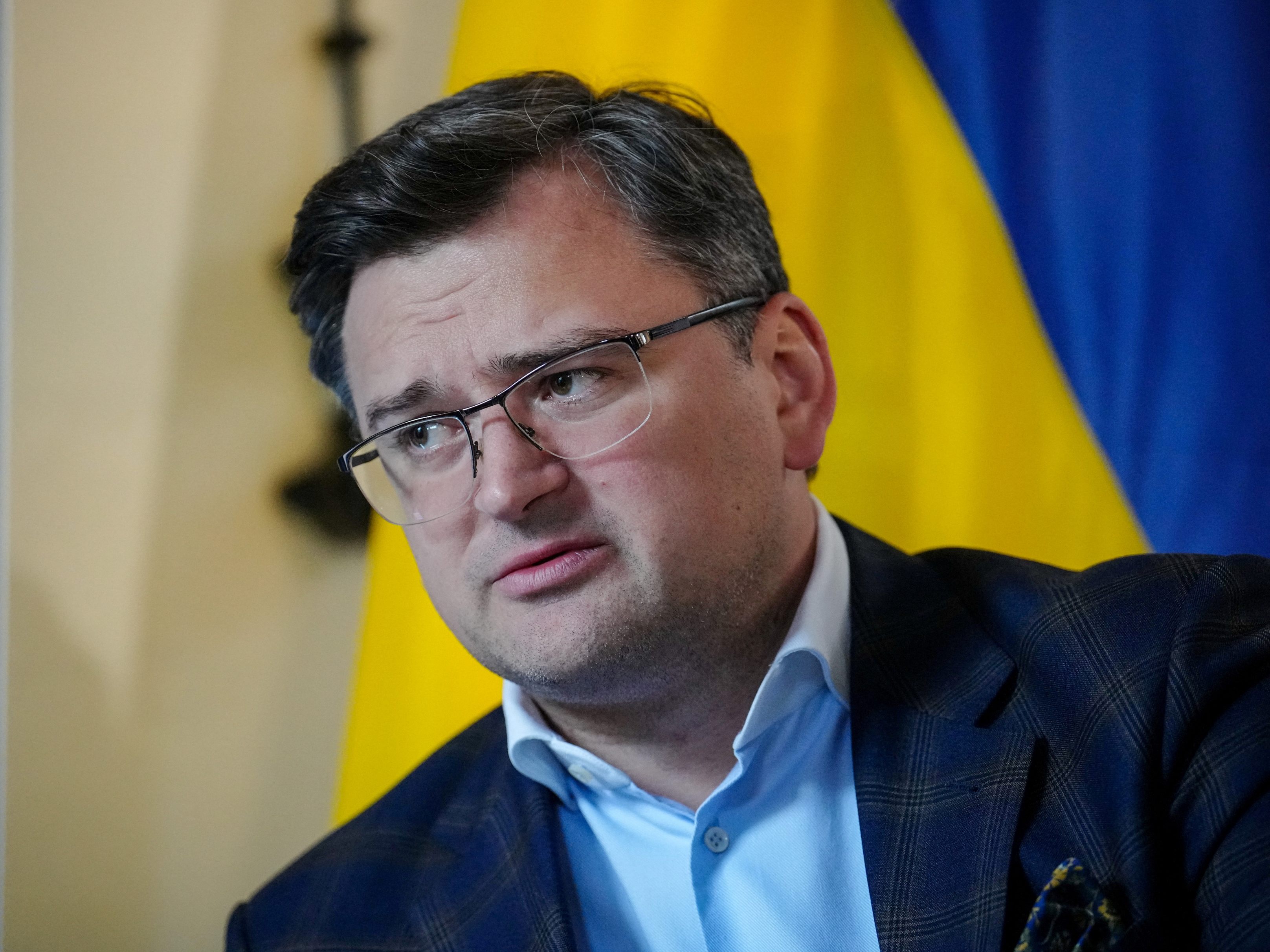 Außenminister Kuleba: Diskussionen über Lieferungsmodalitäten kosten täglich Leben. Außenminister Kuleba: Diskussionen über Lieferungsmodalitäten kosten täglich Leben.