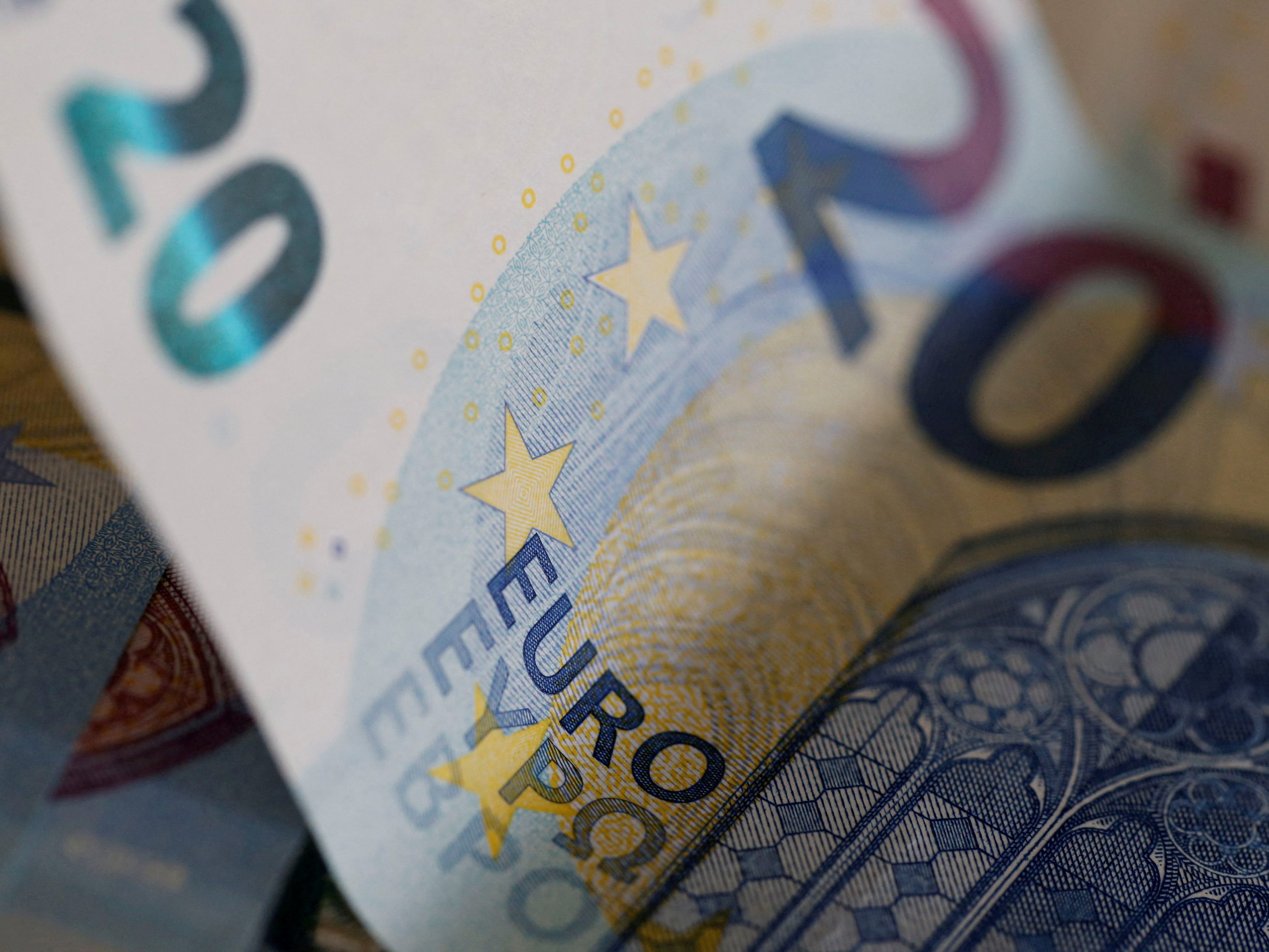 Institut schätzt: Arbeitnehmer in Österreich werden 2022 kräftigen Reallohnverlust erleiden. Institut schätzt: Arbeitnehmer in Österreich werden 2022 kräftigen Reallohnverlust erleiden.