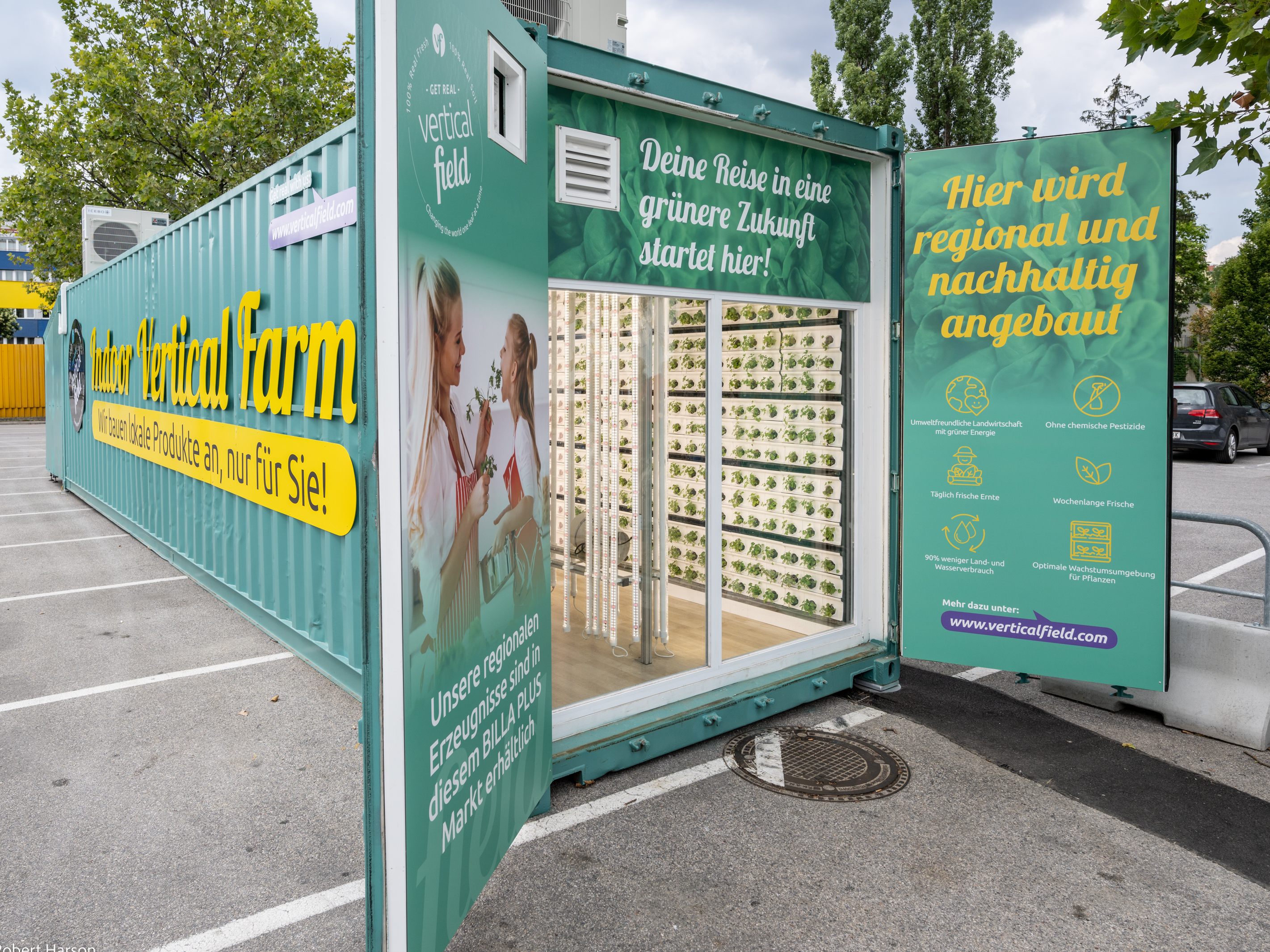 Billa testet als erster Lebensmitteleinzelhändler in Österreich "Vertical Farming" in Wien.