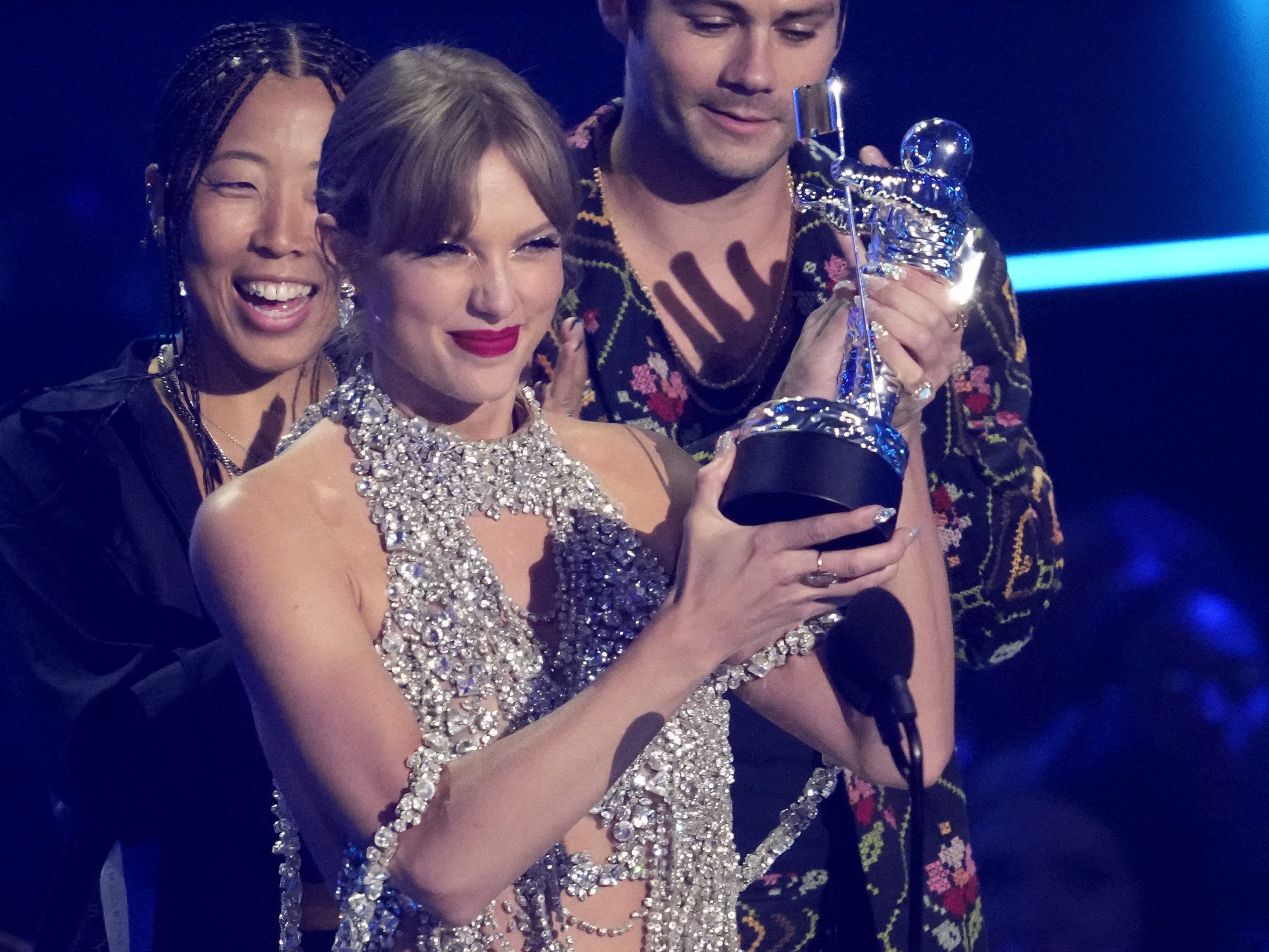 Taylor Swift konnte den begehrten Preis für "Video des Jahres" einheimsen. Taylor Swift konnte den begehrten Preis für "Video des Jahres" einheimsen.
