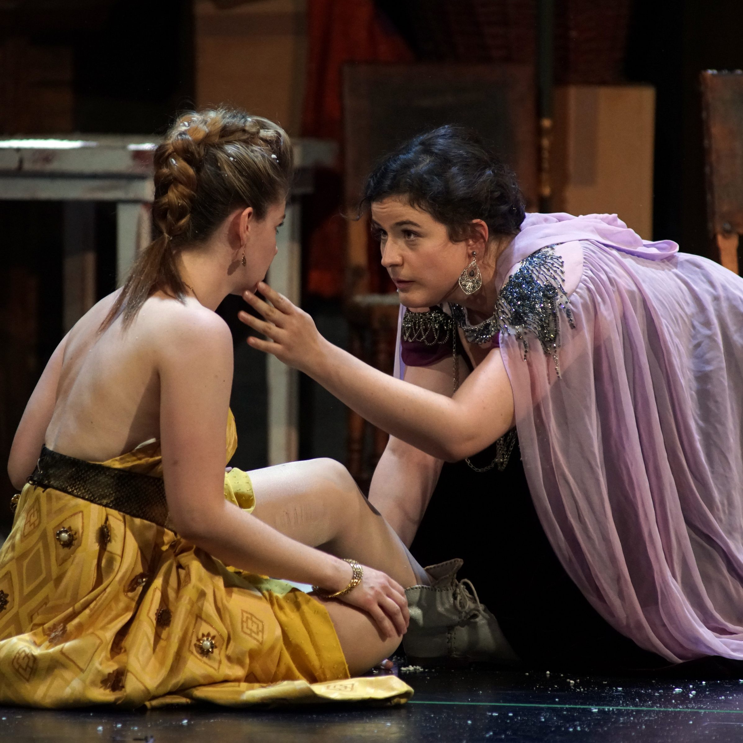 Verblüffende Mischung aus Fantasy-Oper, Historiendrama und Liebesgemetzel.