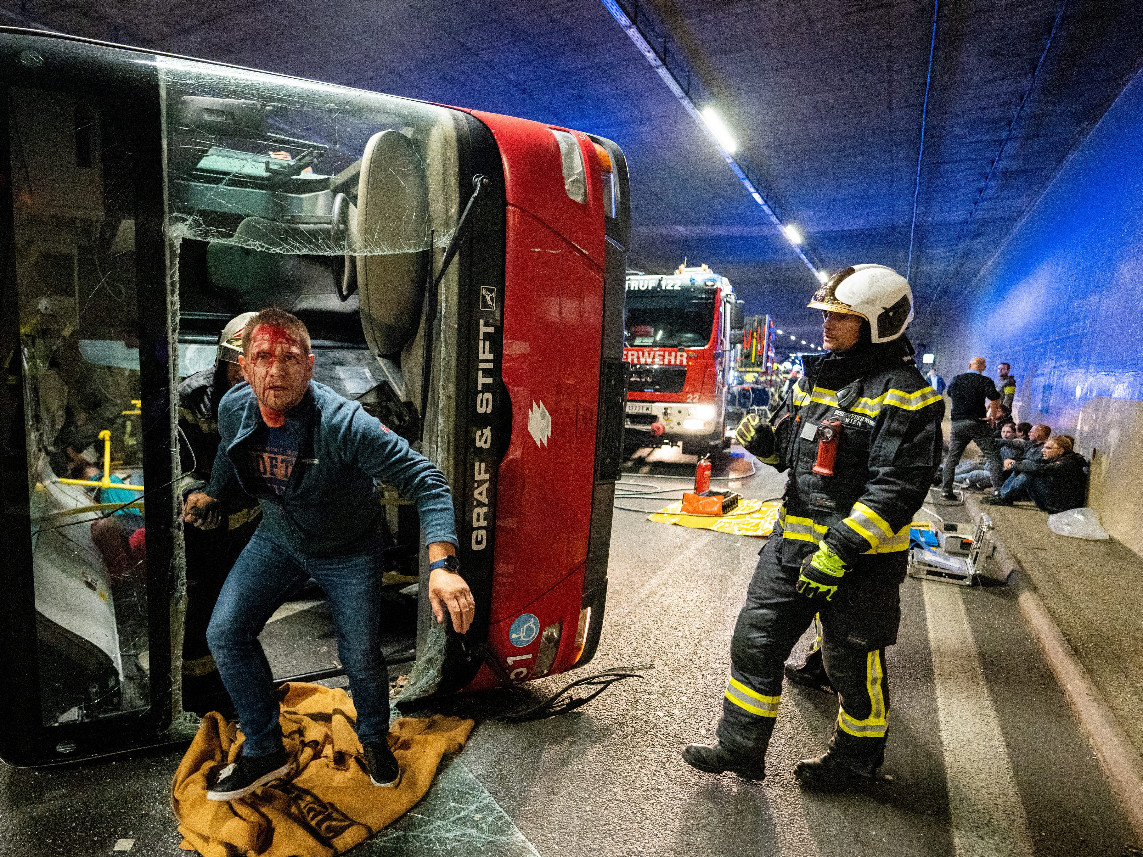 Im Kaisermühlentunnel in Wien gab es eine Übung. Im Kaisermühlentunnel in Wien gab es eine Übung.