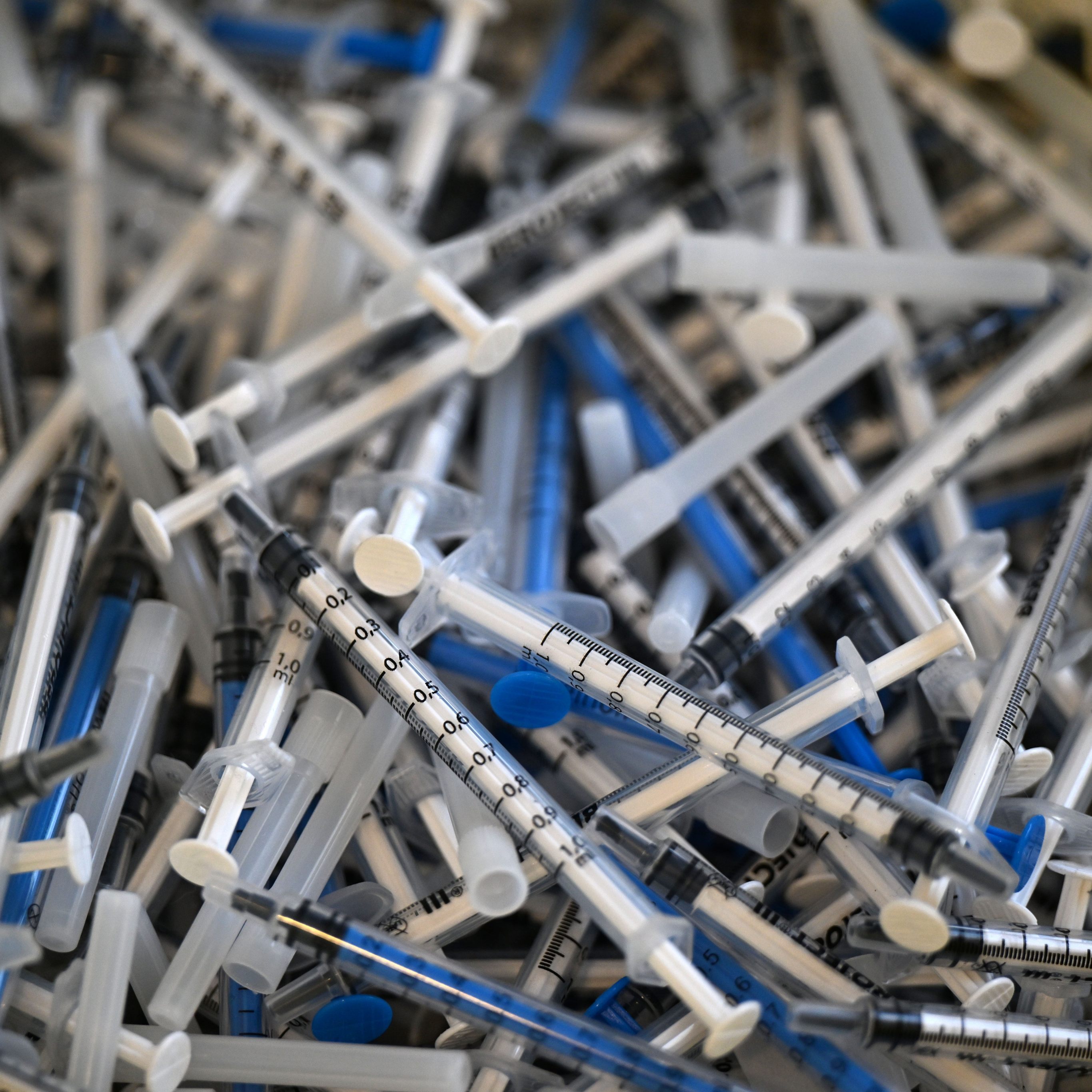 Impfgegner verbreiten erneut falsche Informationen zur Corona-Impfung im Internet.