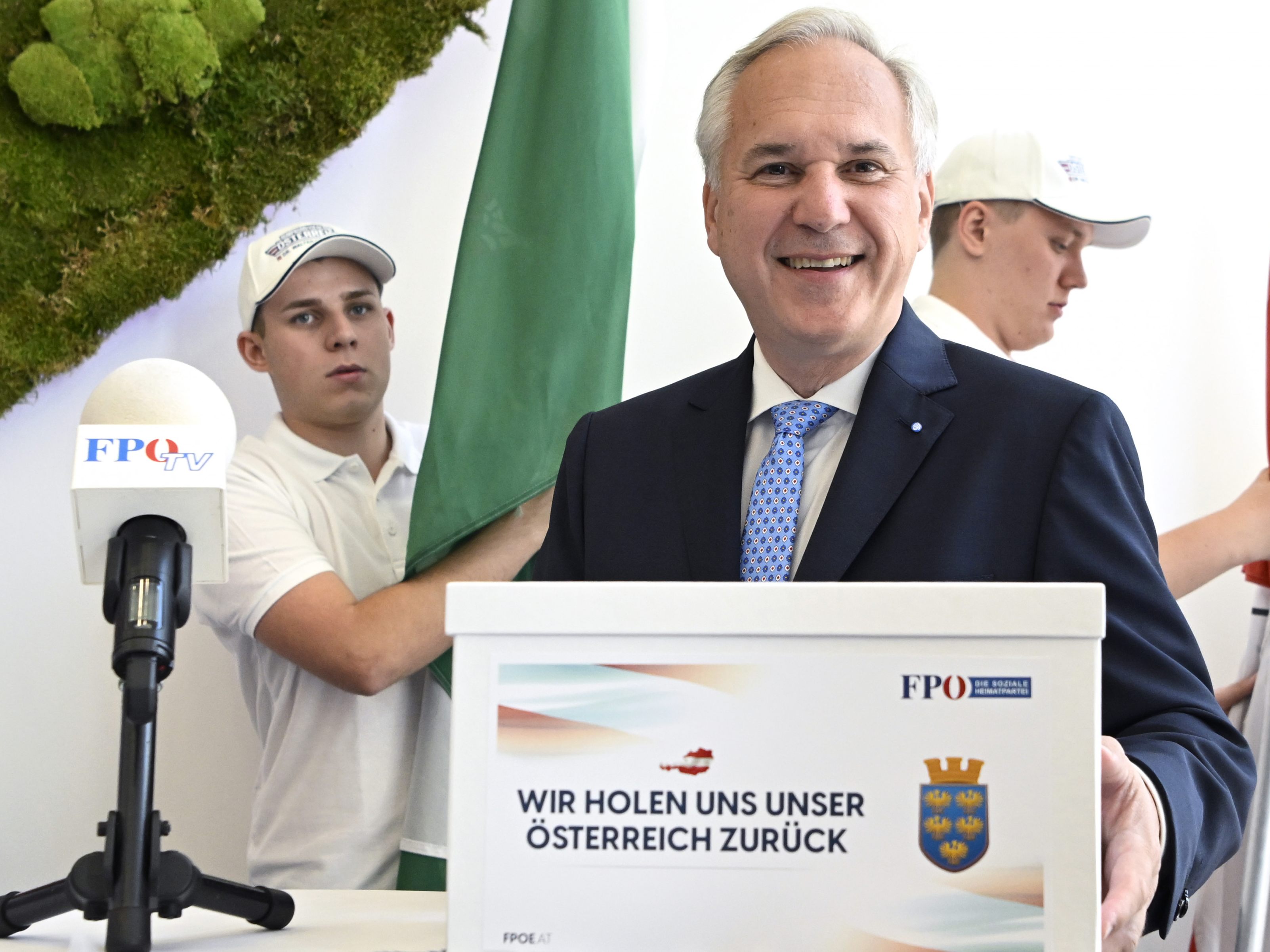 Sichtlich stolz: Walter Rosenkranz. Sichtlich stolz: Walter Rosenkranz.