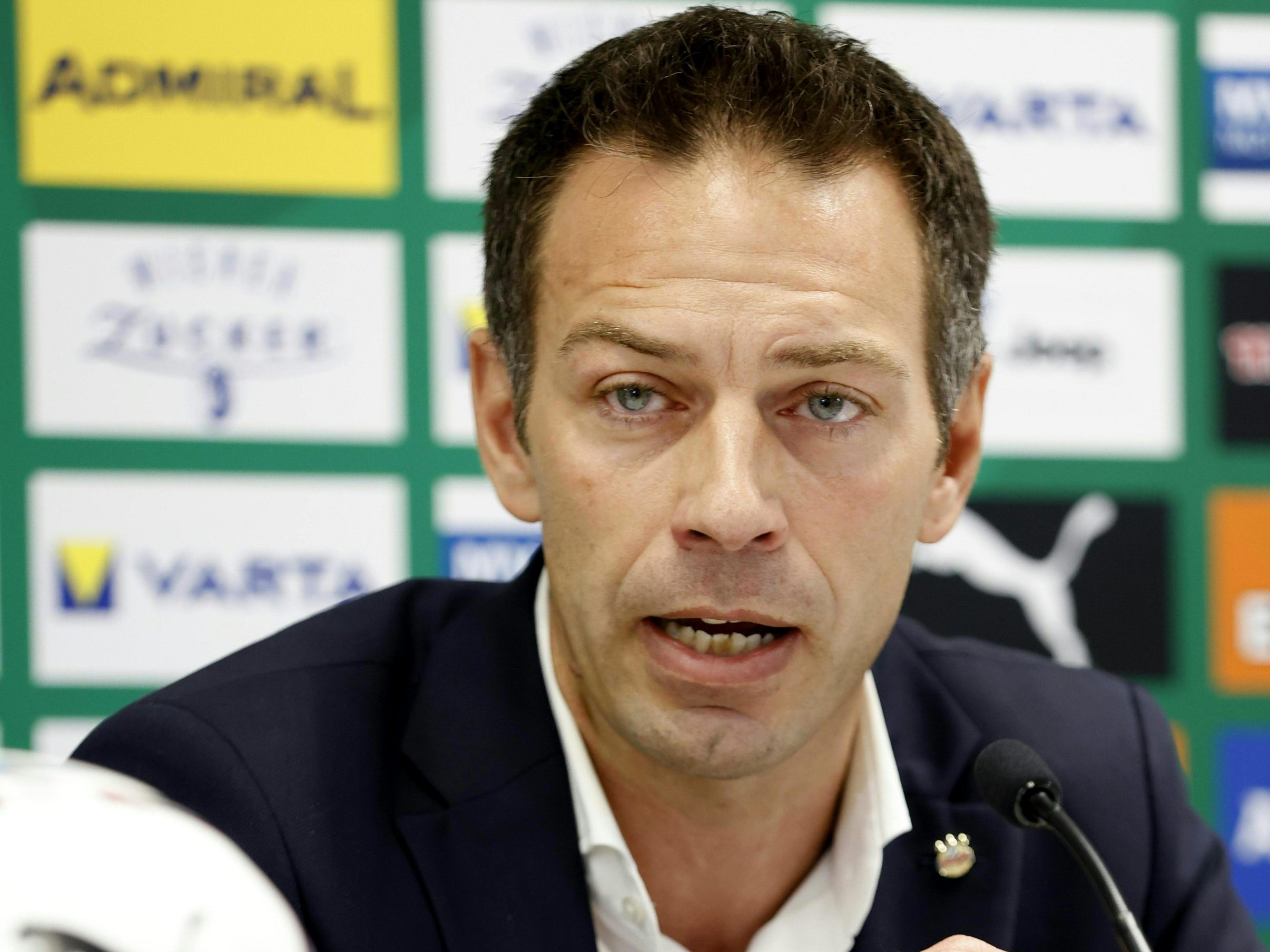 Rapid Wien Geschäftsführer Christoph Peschek zeiht sich zurück. Rapid Wien Geschäftsführer Christoph Peschek zeiht sich zurück.