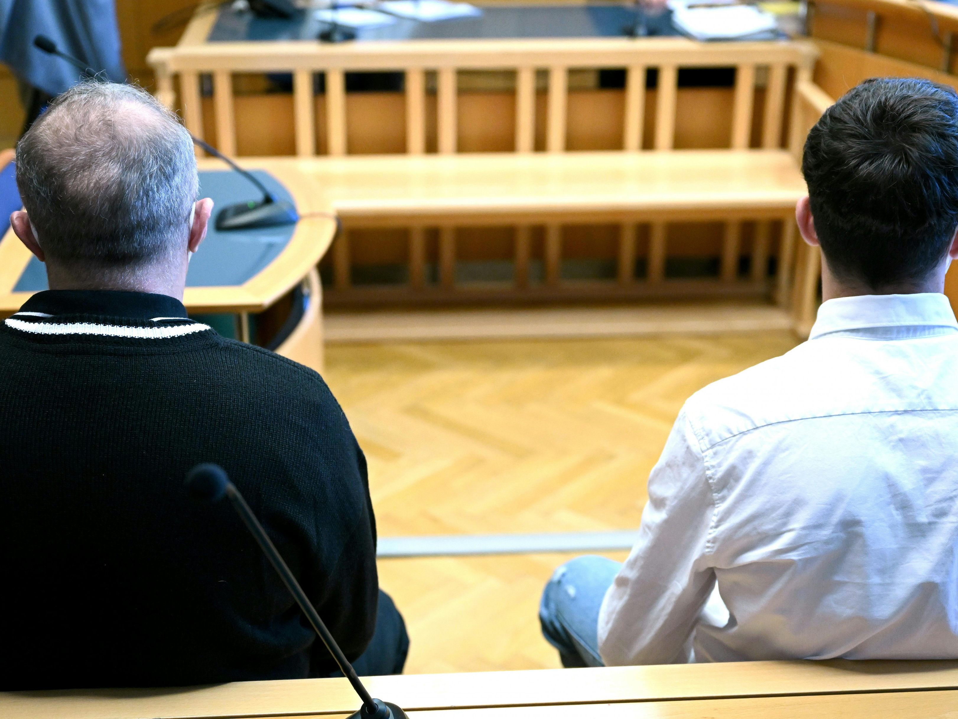 Vater und Sohn wegen Missbrauchs einer 15-Jährigen in Wien verurteilt.