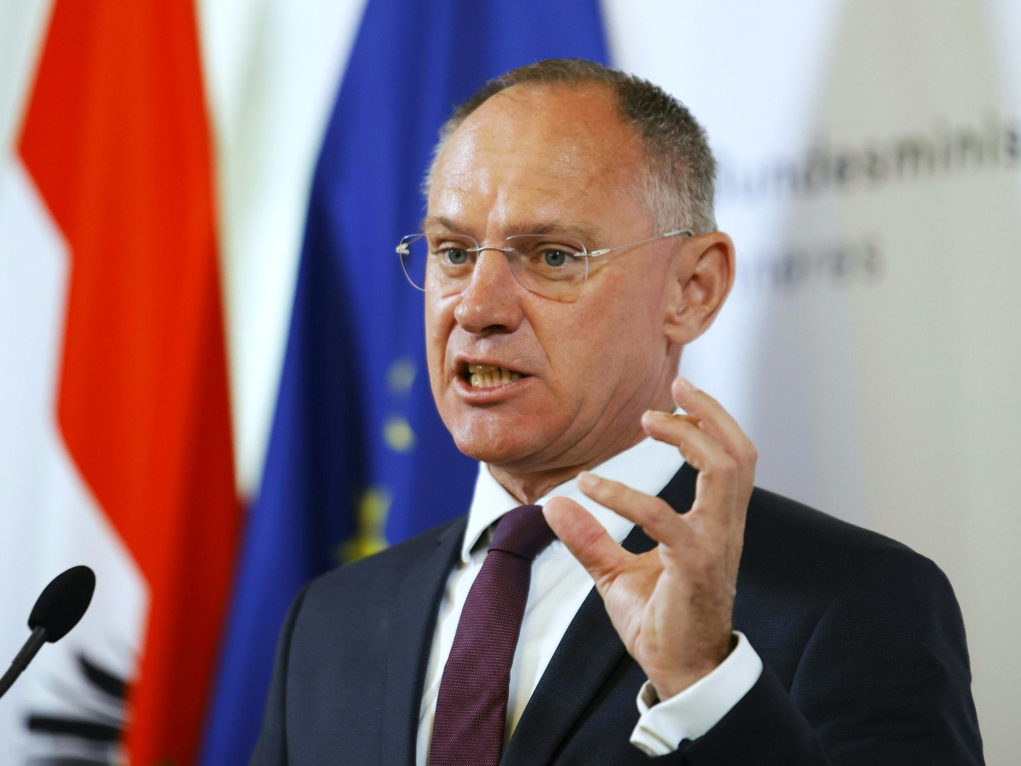Innenminister Gerhard Karner (ÖVP) pocht auf eine "harte Linie" in Sachen Asyl. Innenminister Gerhard Karner (ÖVP) pocht auf eine "harte Linie" in Sachen Asyl.
