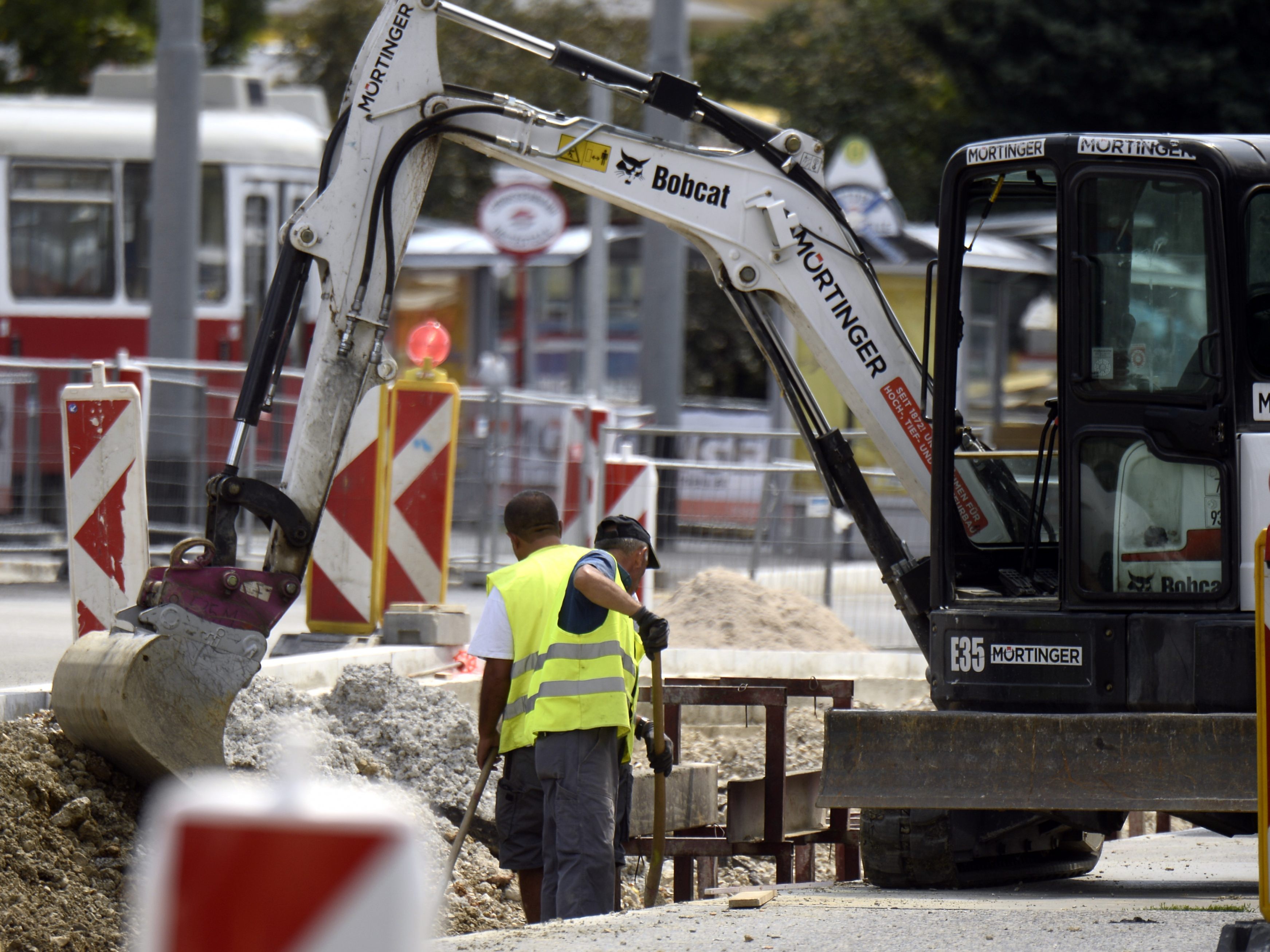 Am 17. August beginnen die Fahrbahnsanierungen in der Erzherzog-Karl-Straße. Am 17. August beginnen die Fahrbahnsanierungen in der Erzherzog-Karl-Straße.