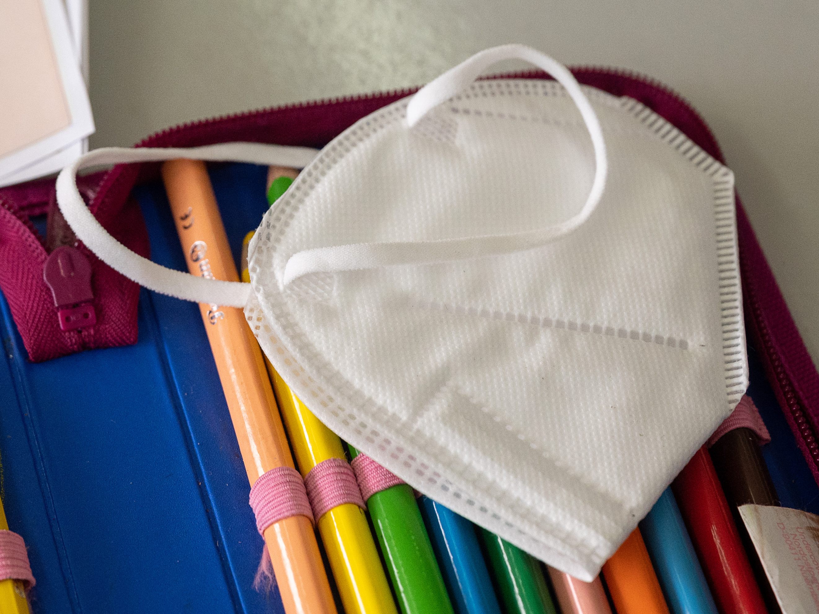 Lehrer und Eltern begrüßen die Regeln für den Schulstart.