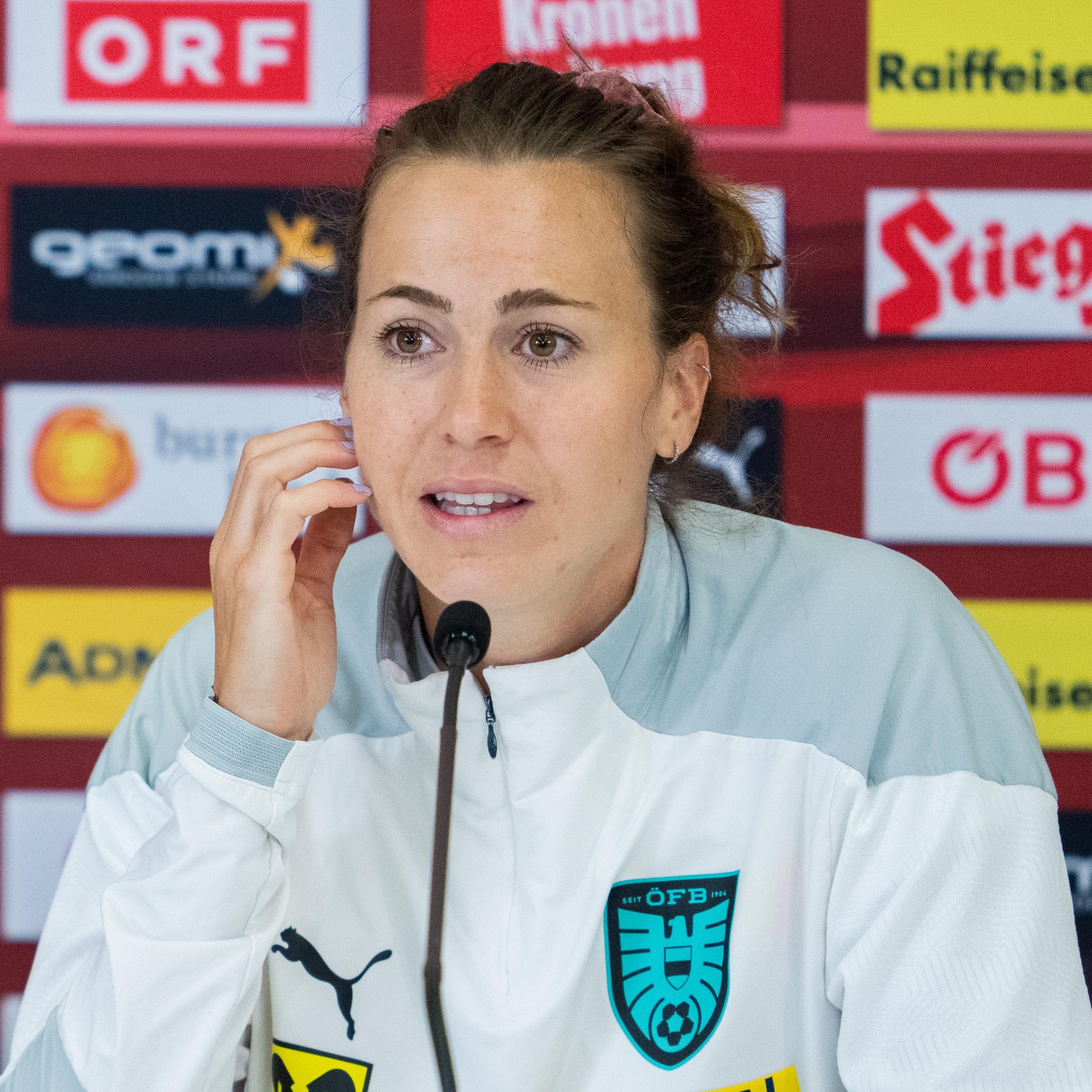 ÖFB-Kapitänin Viktoria Schnaderbeck hat am Mittwoch ihr Karriereende bekanntgegeben.