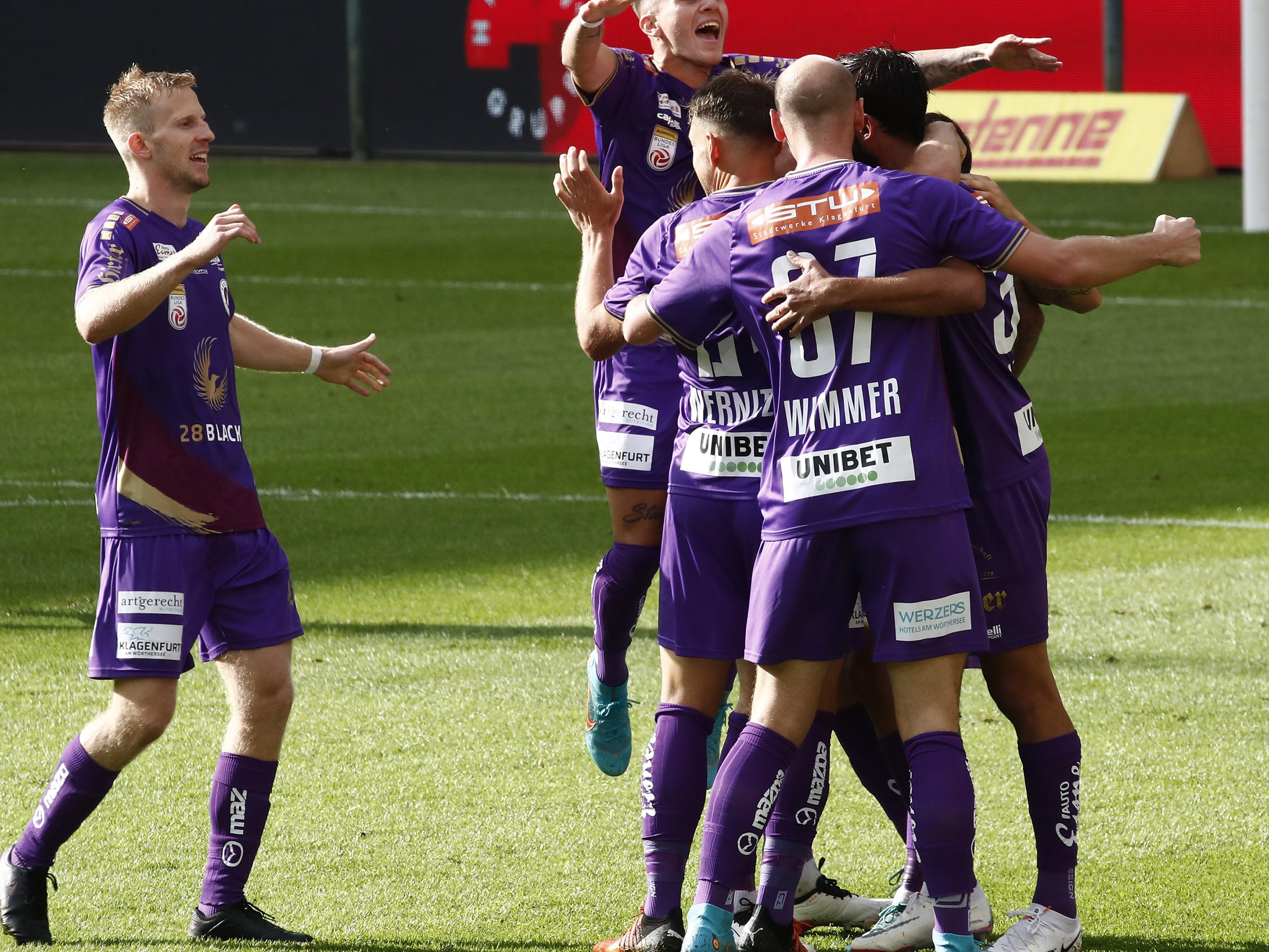 Austria Wien souverön im ÖFB-Cup: 5:0-Sieg über SV Siegendorf. Austria Wien souverön im ÖFB-Cup: 5:0-Sieg über SV Siegendorf.