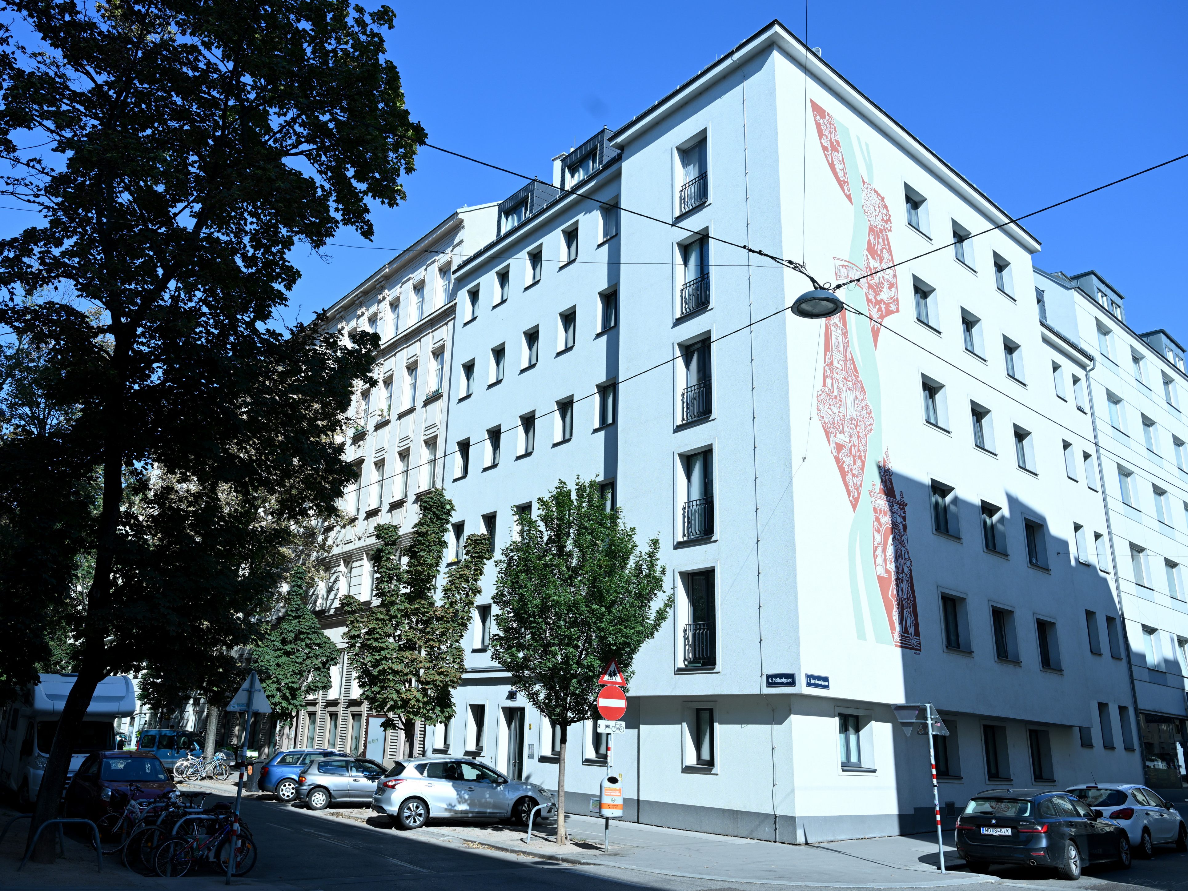 Donnerstagabend fand die Polizei zwei Frauenleichen in Wien-Mariahilf. Donnerstagabend fand die Polizei zwei Frauenleichen in Wien-Mariahilf.
