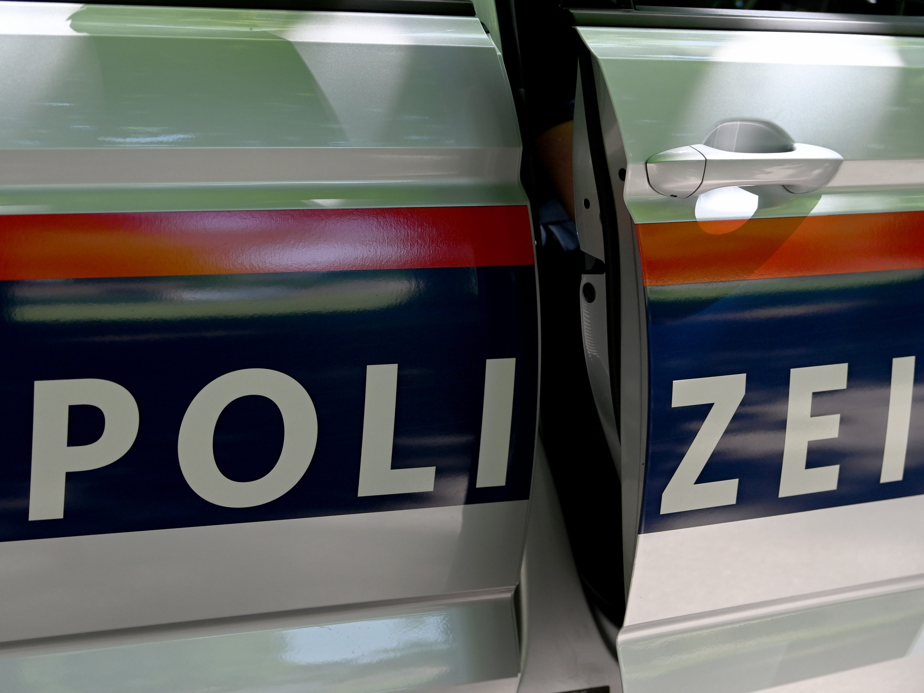 Eine Frau drohte in Wien-Penzing ihrem Mann mit dem Umbringen. Eine Frau drohte in Wien-Penzing ihrem Mann mit dem Umbringen.