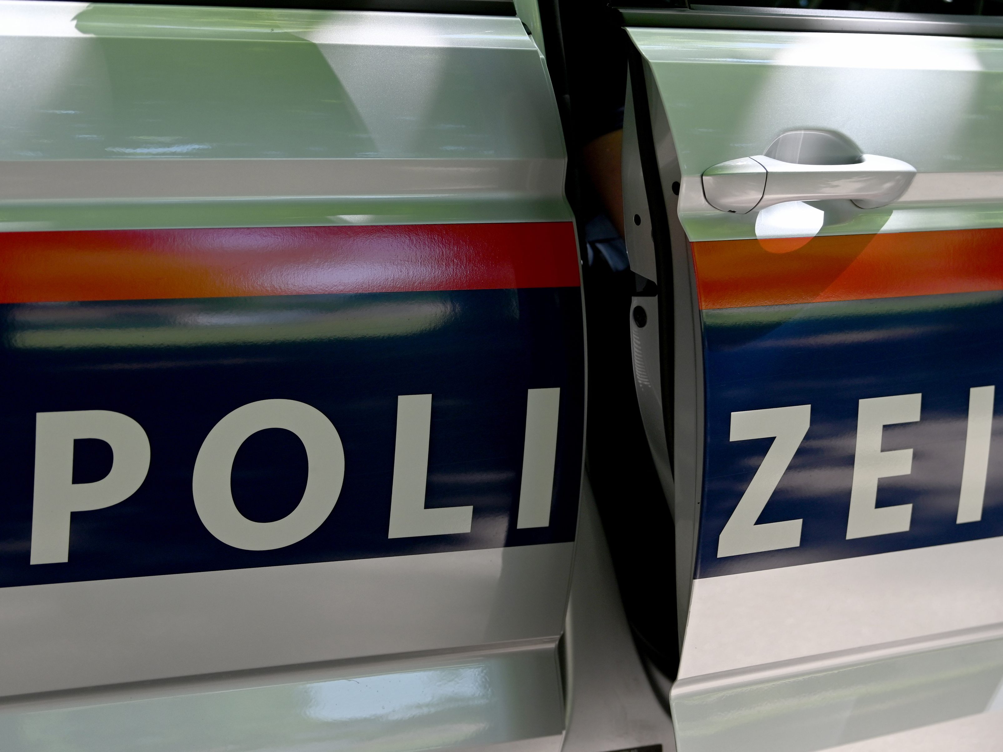 Ein 32-Jähriger wurde mit einem Samurai-Schwert in der Wohnung seiner Ex-Freundin in Wien festgenommen.