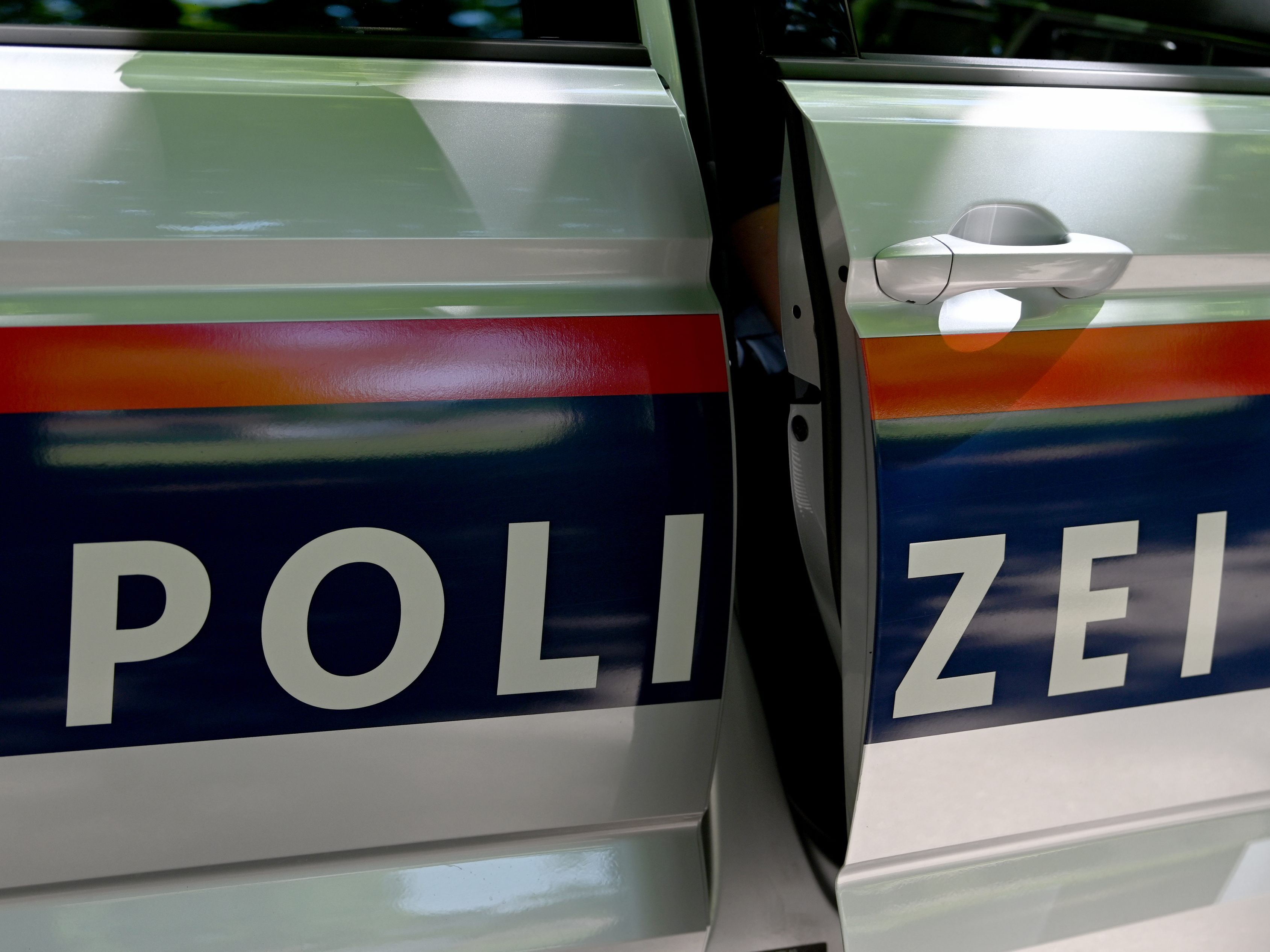 Bei einem Nachbarschaftsstreit in Wien-Landstraße warf ein Mann einen Aschenbecher auf ein Paar. Bei einem Nachbarschaftsstreit in Wien-Landstraße warf ein Mann einen Aschenbecher auf ein Paar.