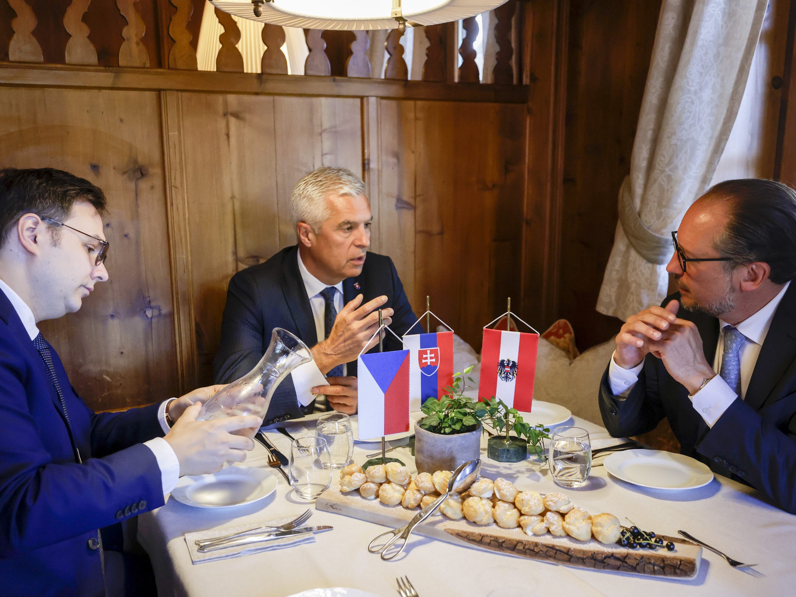 Außenminister Alexander Schallenberg erwartet nach einer Diskussion beim Forum Alpbach härtere sechs Monate. Außenminister Alexander Schallenberg erwartet nach einer Diskussion beim Forum Alpbach härtere sechs Monate.