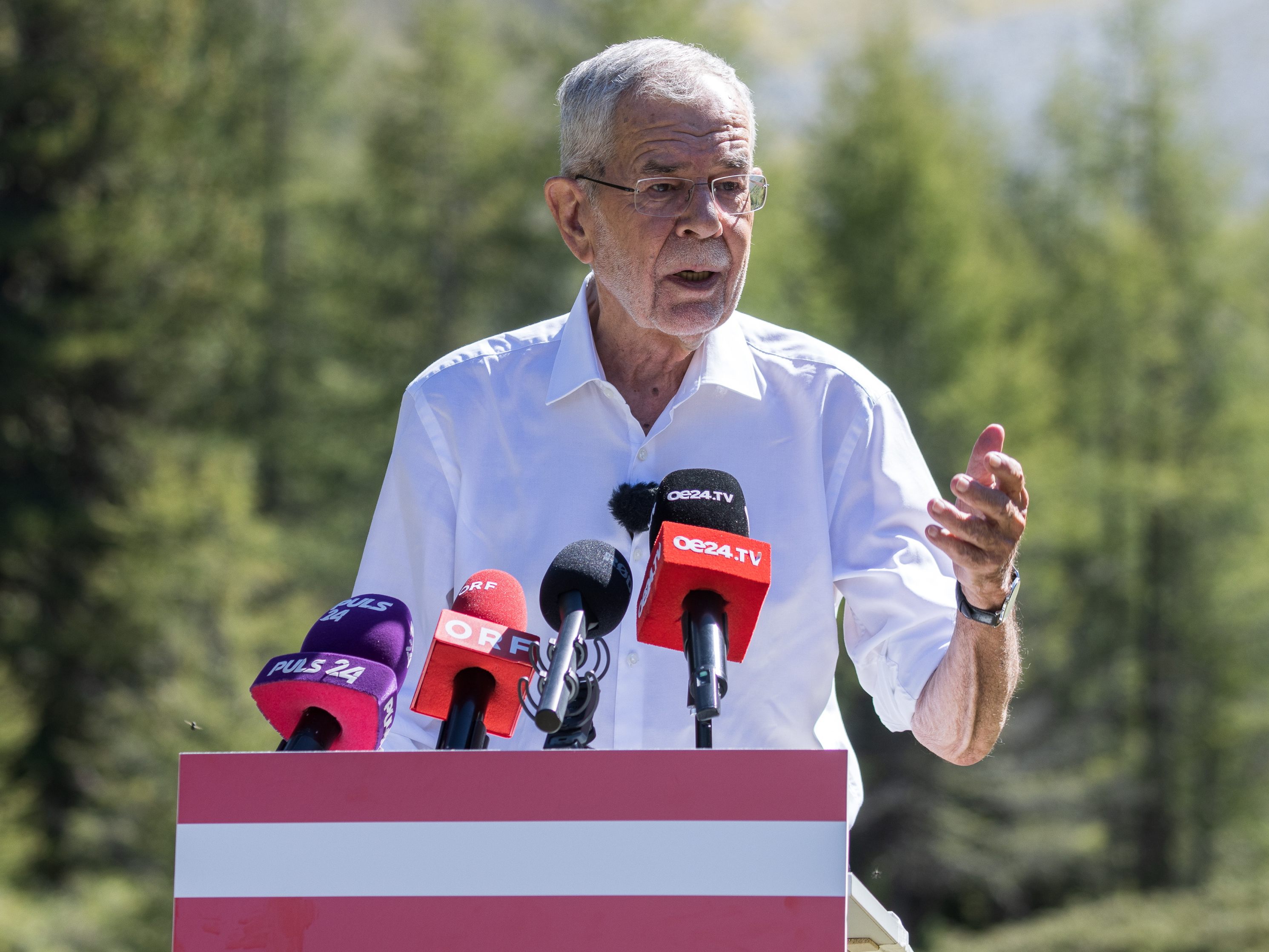 Nach Einschätzungen von Politologen könnte die Causa Wien Energie auch Van der Bellen bei der BP-Wahl schaden. Nach Einschätzungen von Politologen könnte die Causa Wien Energie auch Van der Bellen bei der BP-Wahl schaden.