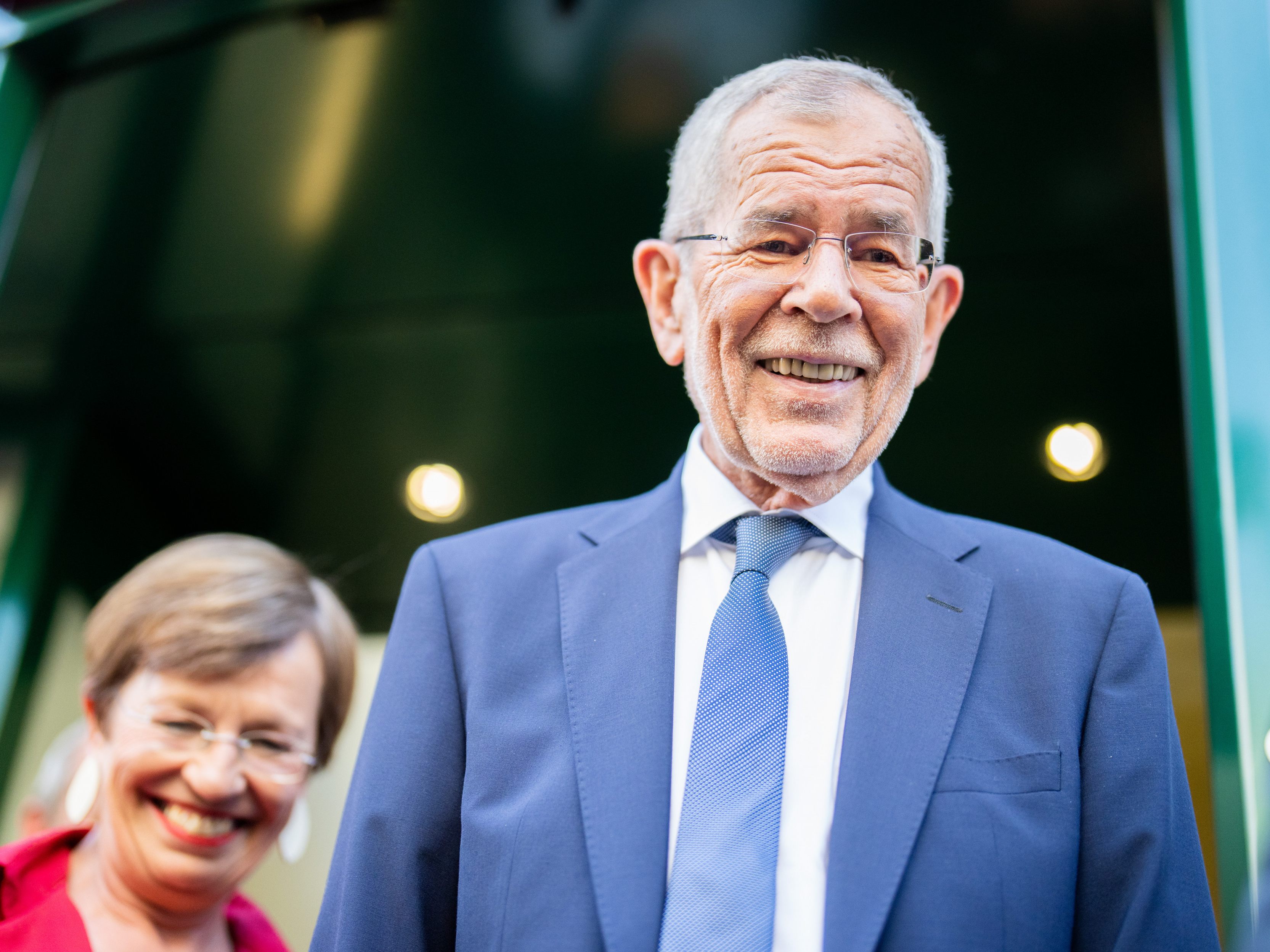 Bundespräsident Alexander Van der Bellen konnte nach einem Wanderunfall am Sonntag, bereits am Montag das Spital wieder verlassen. Bundespräsident Alexander Van der Bellen konnte nach einem Wanderunfall am Sonntag, bereits am Montag das Spital wieder verlassen.