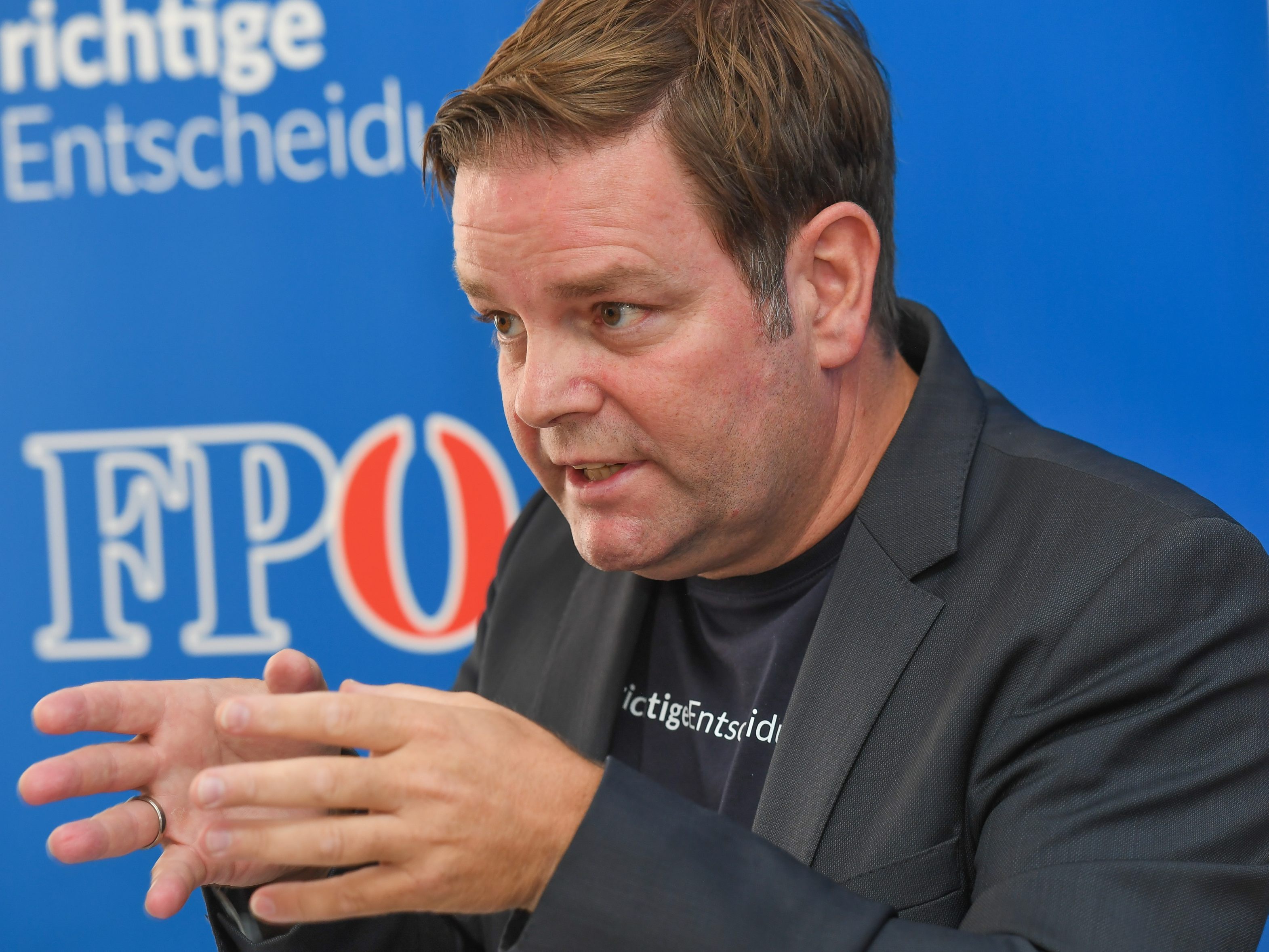 FPÖ-Chef Abwerzger wendet sich mit einem "Offenem Brief" an ÖVP-Wähler.