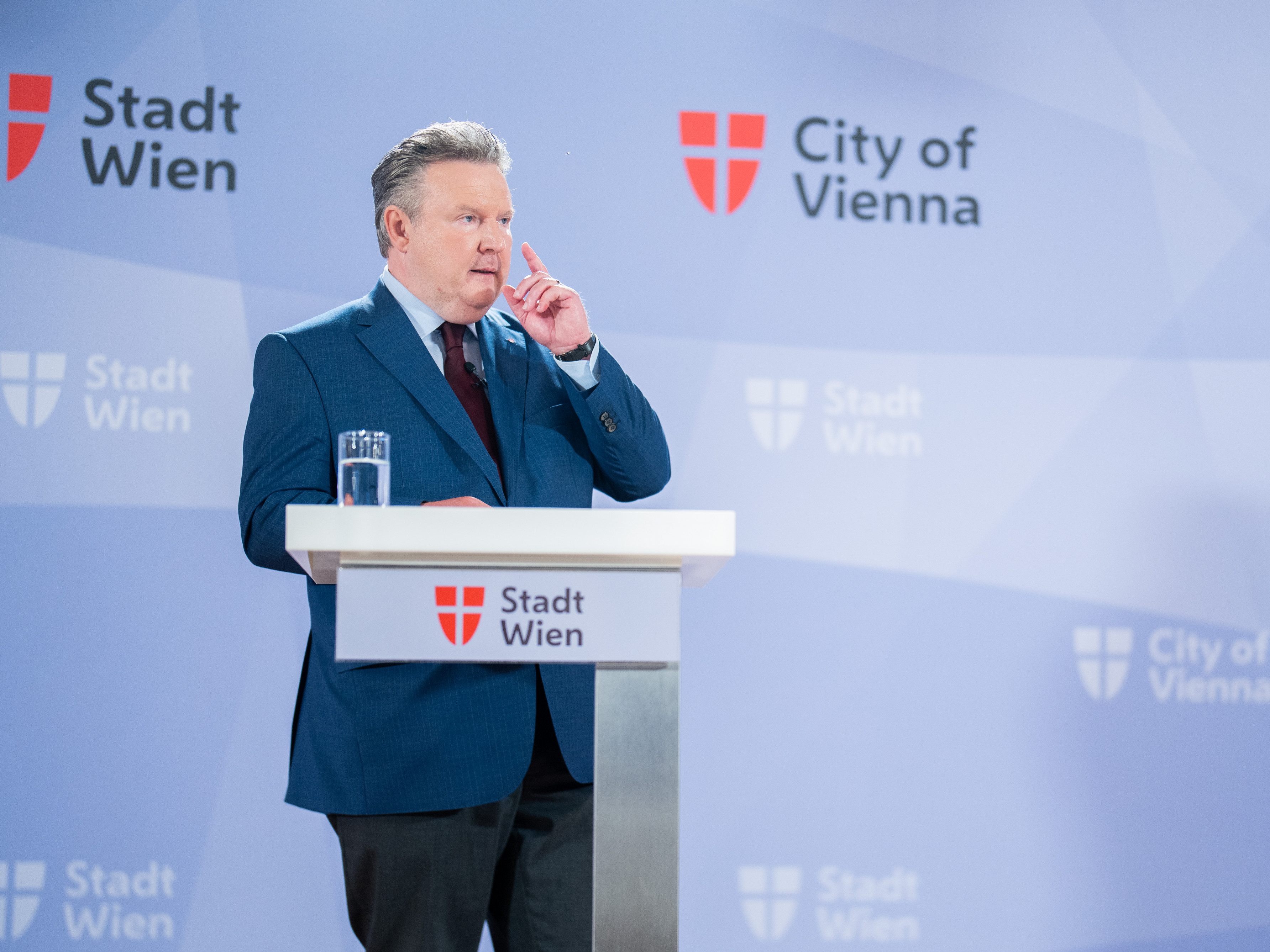 Bericht: Teile von vorgeblichem Telefonat mit Klitschko auf Rutube veröffentlicht. Ludwig-Sprecher: Video ist Zusammenschnitt. Bericht: Teile von vorgeblichem Telefonat mit Klitschko auf Rutube veröffentlicht. Ludwig-Sprecher: Video ist Zusammenschnitt.