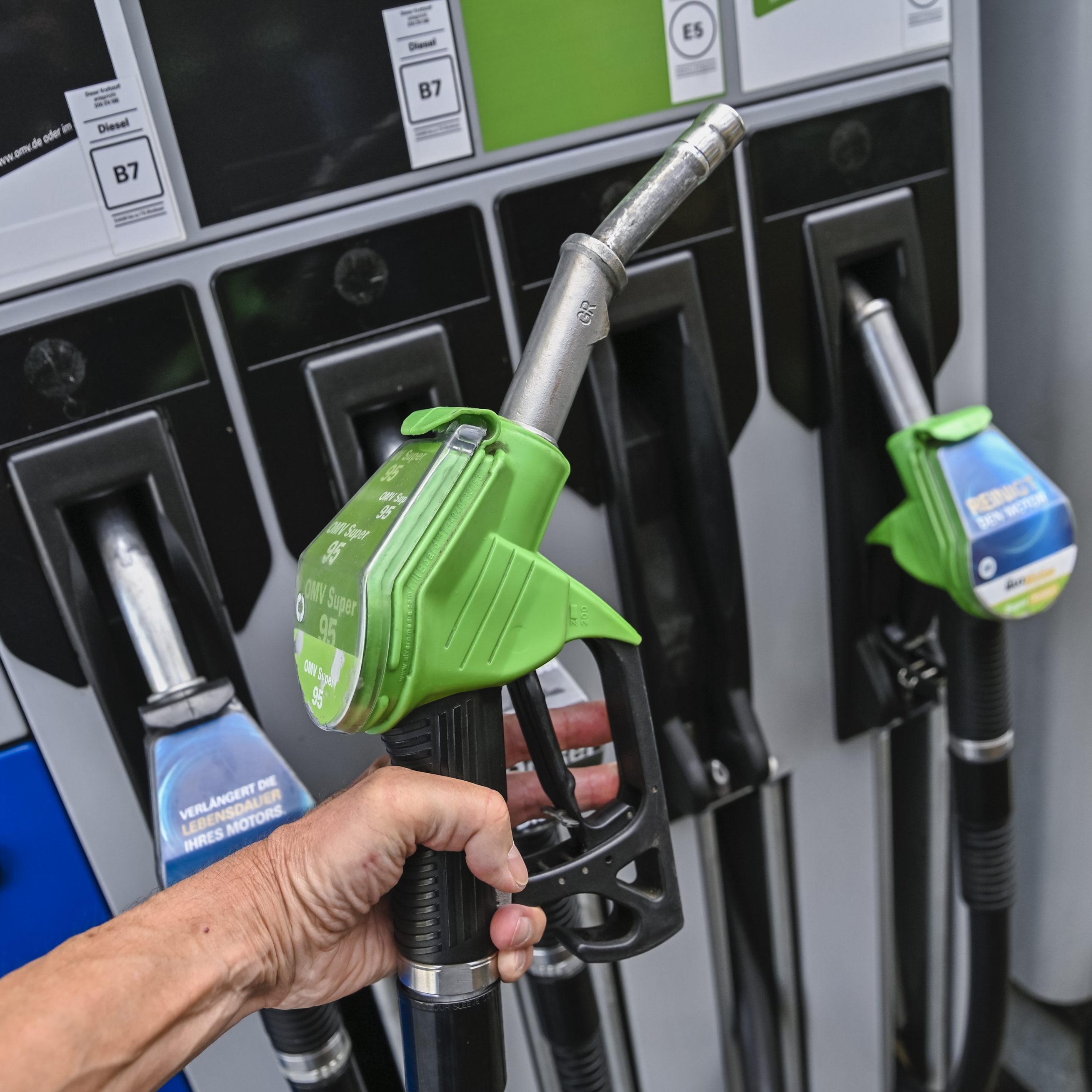 Die Spritpreise sanken in Österreich im Juli 2022 im Vergleich zum Juni wieder.