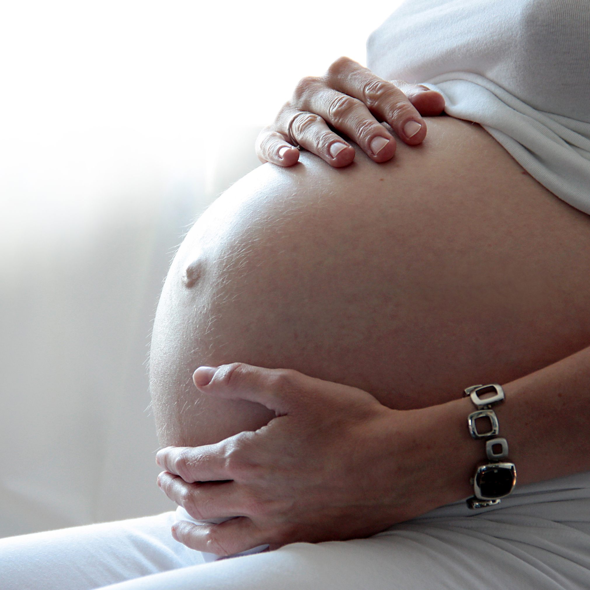 In der Schwangerschaft sollte die Frau rund 250 Kilokalorien mehr essen pro Tag.