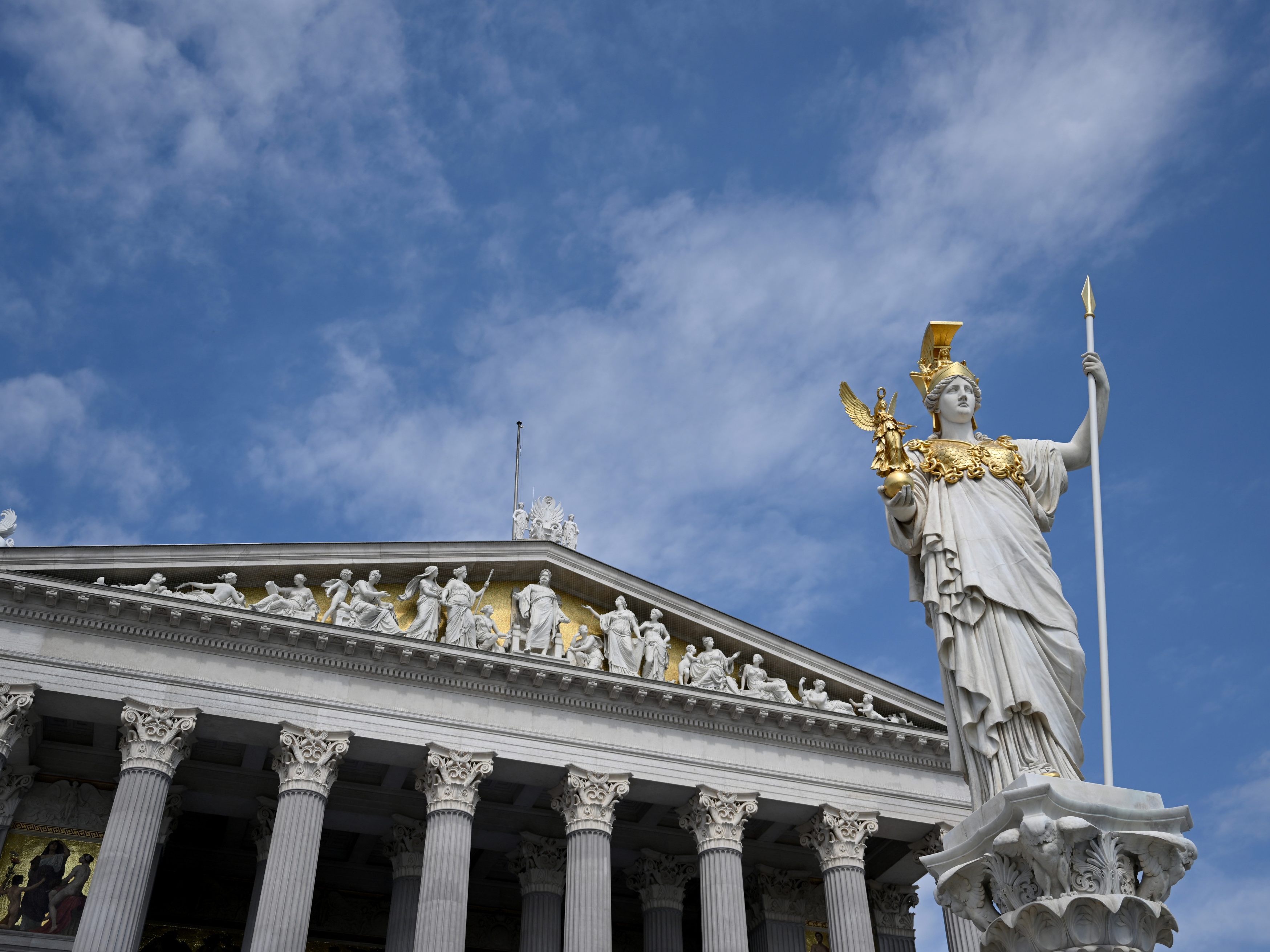 Die großen Parteien erdrücken ihre kleinen Koalitionspartner. Die großen Parteien erdrücken ihre kleinen Koalitionspartner.
