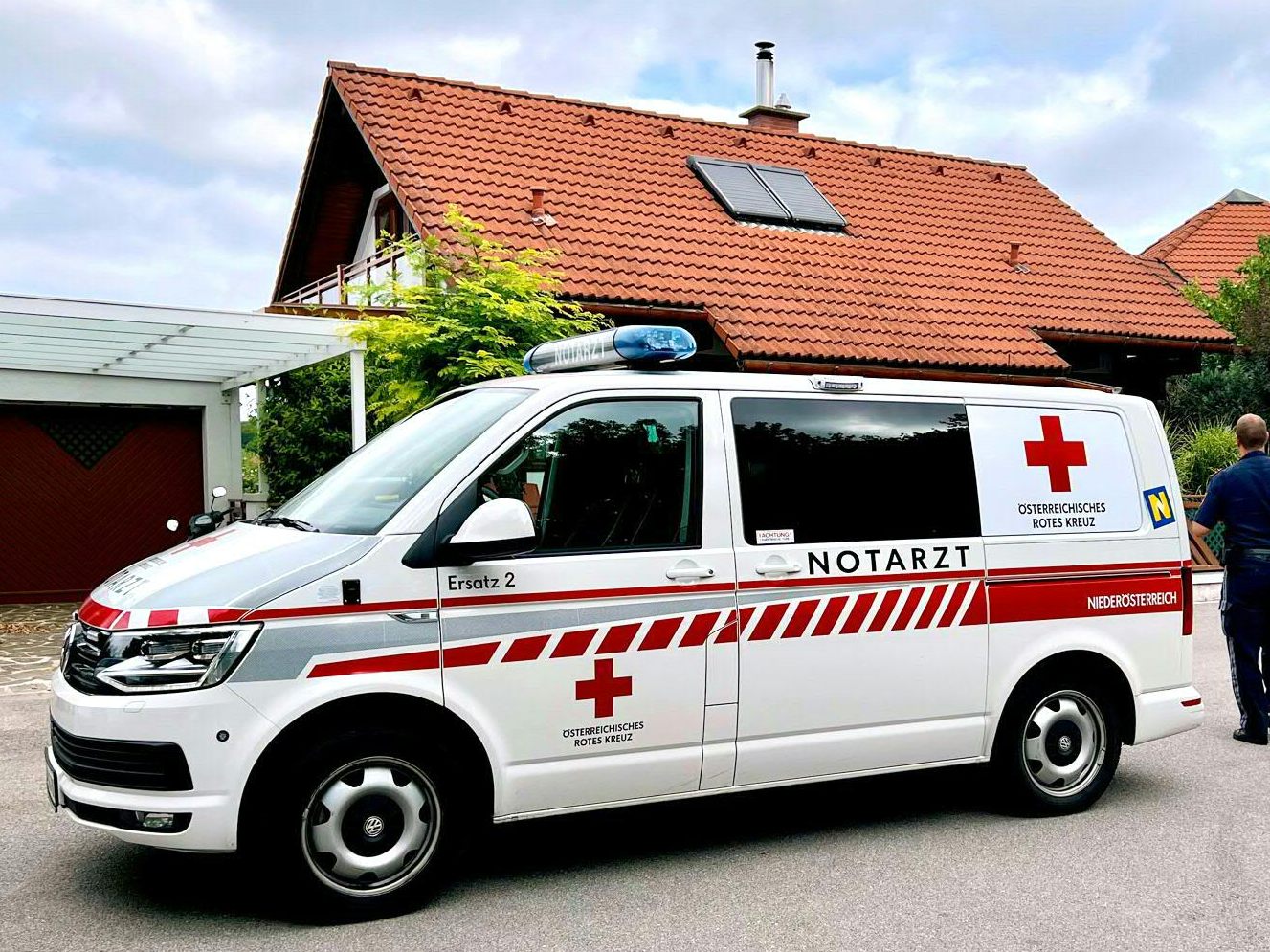 Der Ehemann jener 57-jährigen Frau, die am Mittwoch in einem Einfamlienhaus in Oberwealterdorf (Bezirk Baden) tot aufgefunden wurde, ist nun in U-Haft. Der Ehemann jener 57-jährigen Frau, die am Mittwoch in einem Einfamlienhaus in Oberwealterdorf (Bezirk Baden) tot aufgefunden wurde, ist nun in U-Haft.