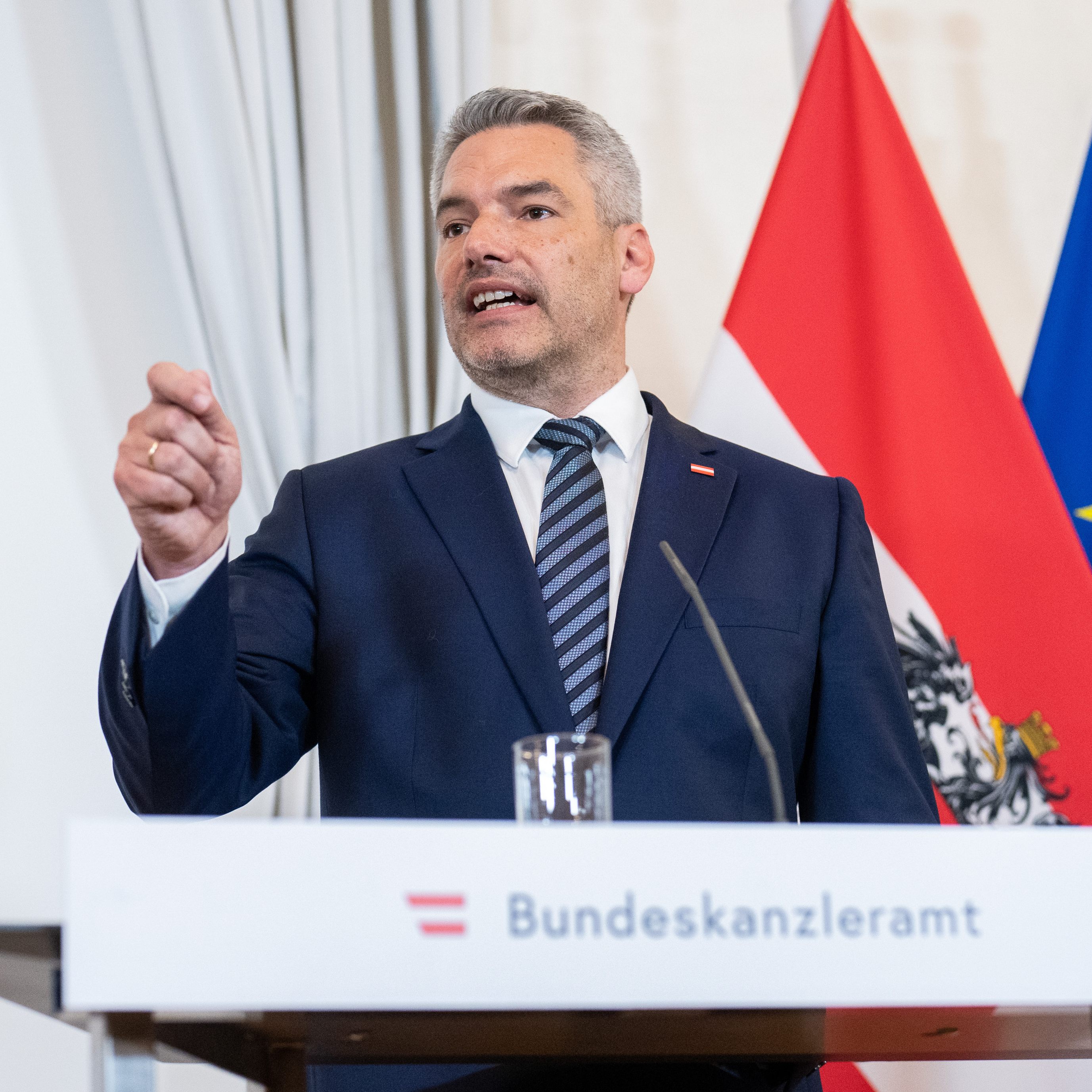 Bundeskanzler Karl Nehammer (ÖVP) äußert sich in einer Pressekonferenz zum Energiegipfel am Sonntag um 17:30 Uhr.