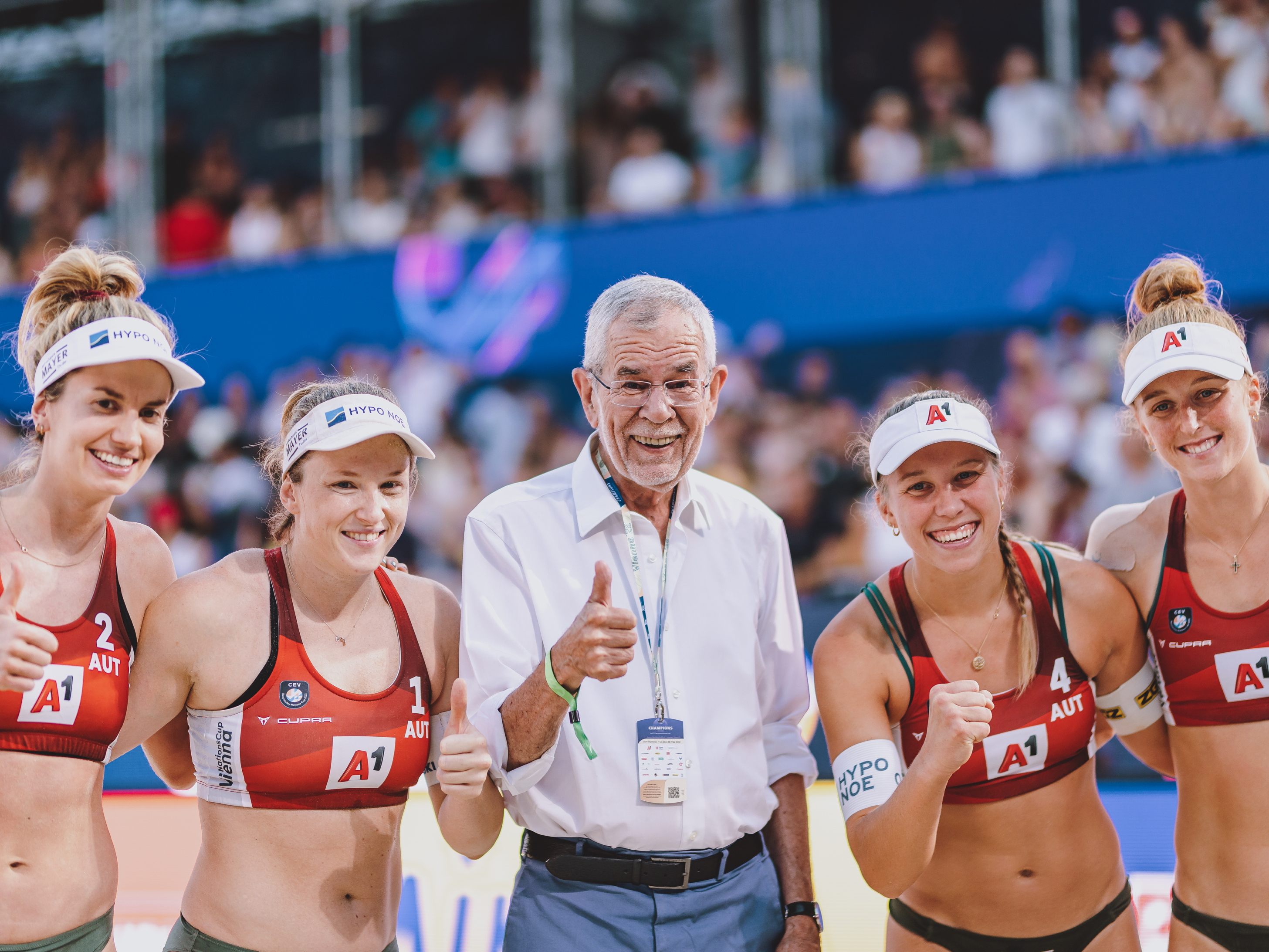 Bundespräsident Van der Bellen gratulierte den Österreicherinnen zum Halbfinal-Einzug. Bundespräsident Van der Bellen gratulierte den Österreicherinnen zum Halbfinal-Einzug.