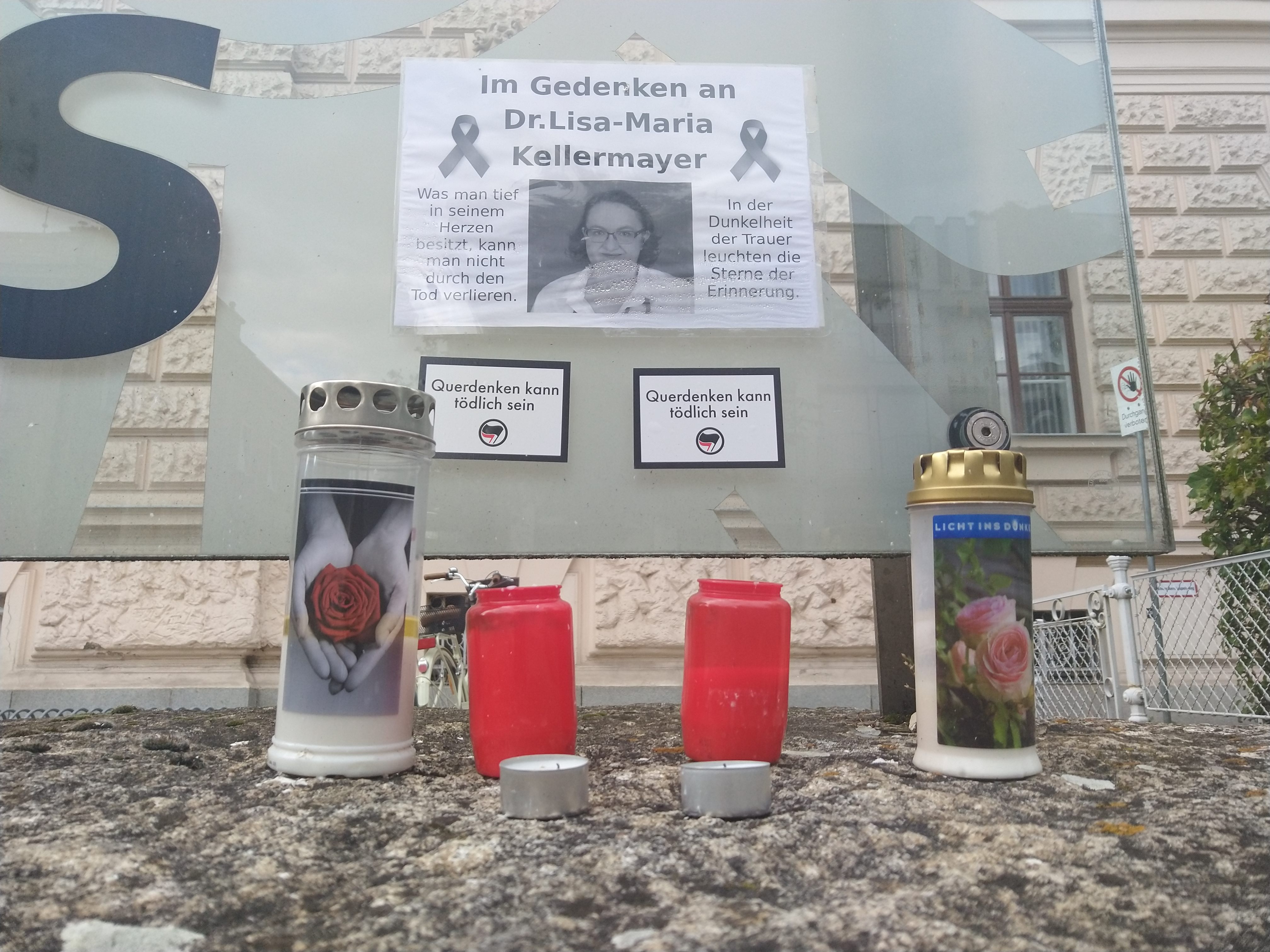 Nach dem Tod der von Impfgegnern bedrohten Ärztin Lisa-Maria Kellermayr hat die Polizei in Deutschland eine Razzia durchgeführt. Nach dem Tod der von Impfgegnern bedrohten Ärztin Lisa-Maria Kellermayr hat die Polizei in Deutschland eine Razzia durchgeführt.