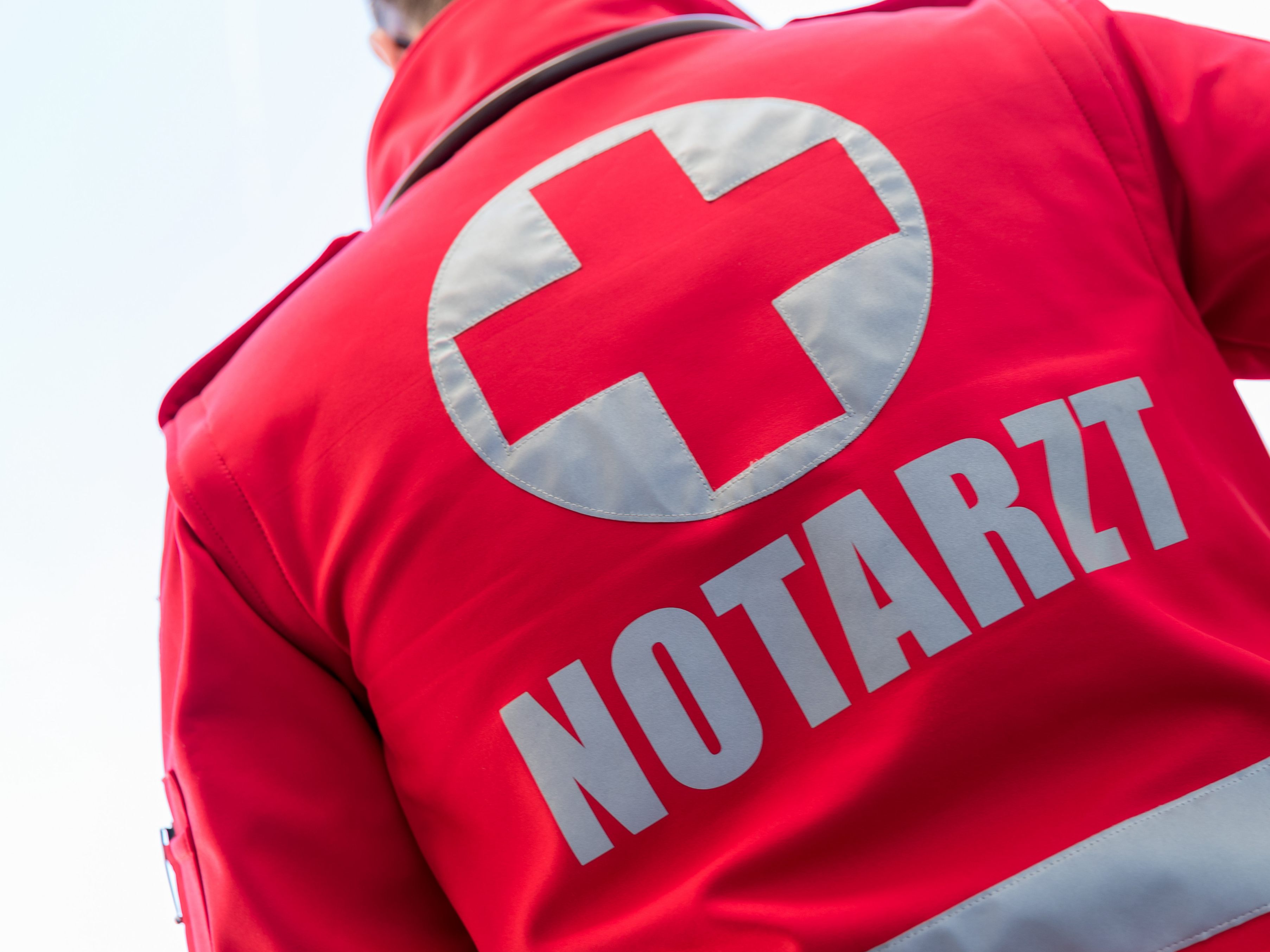 Ein 79-Jähriger in Zwettl starb nach einem Sturz von einem Anhäner. Ein 79-Jähriger in Zwettl starb nach einem Sturz von einem Anhäner.