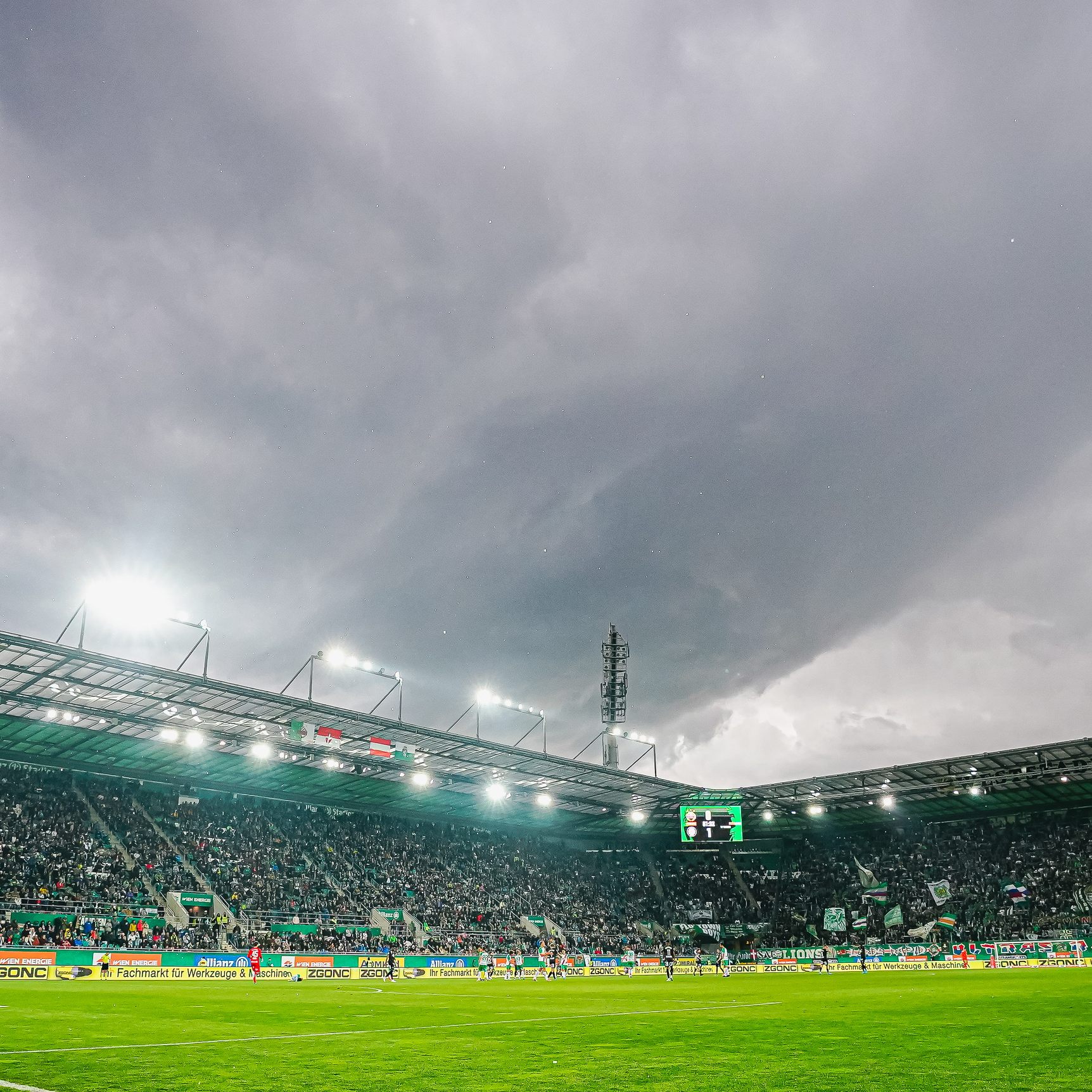 Das Köpferollen bei Rapid Wien geht weiter. Der Vertrag von Werner Kuhn wird nicht mehr verlängert.