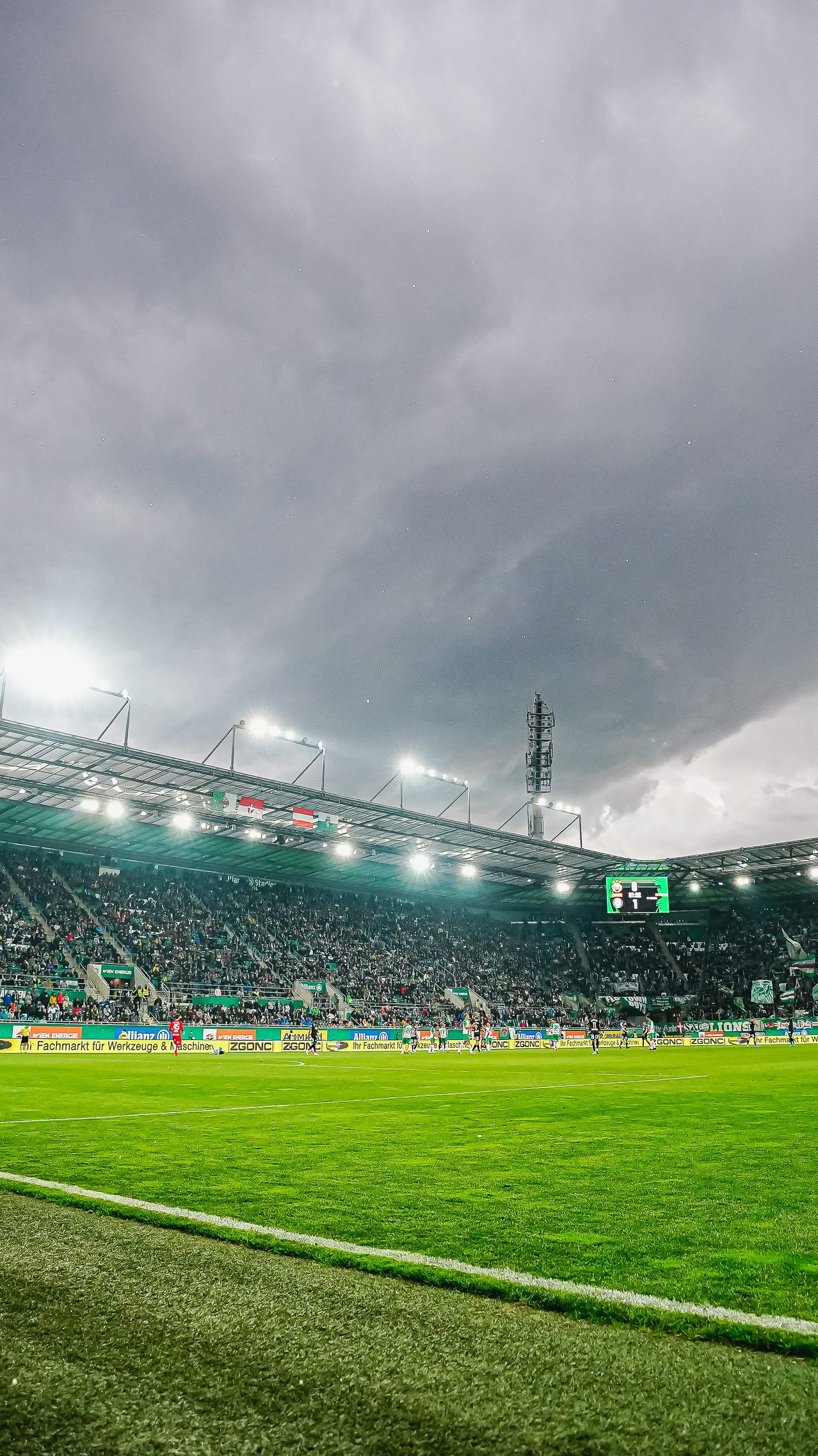 Das Köpferollen bei Rapid Wien geht weiter. Der Vertrag von Werner Kuhn wird nicht mehr verlängert.