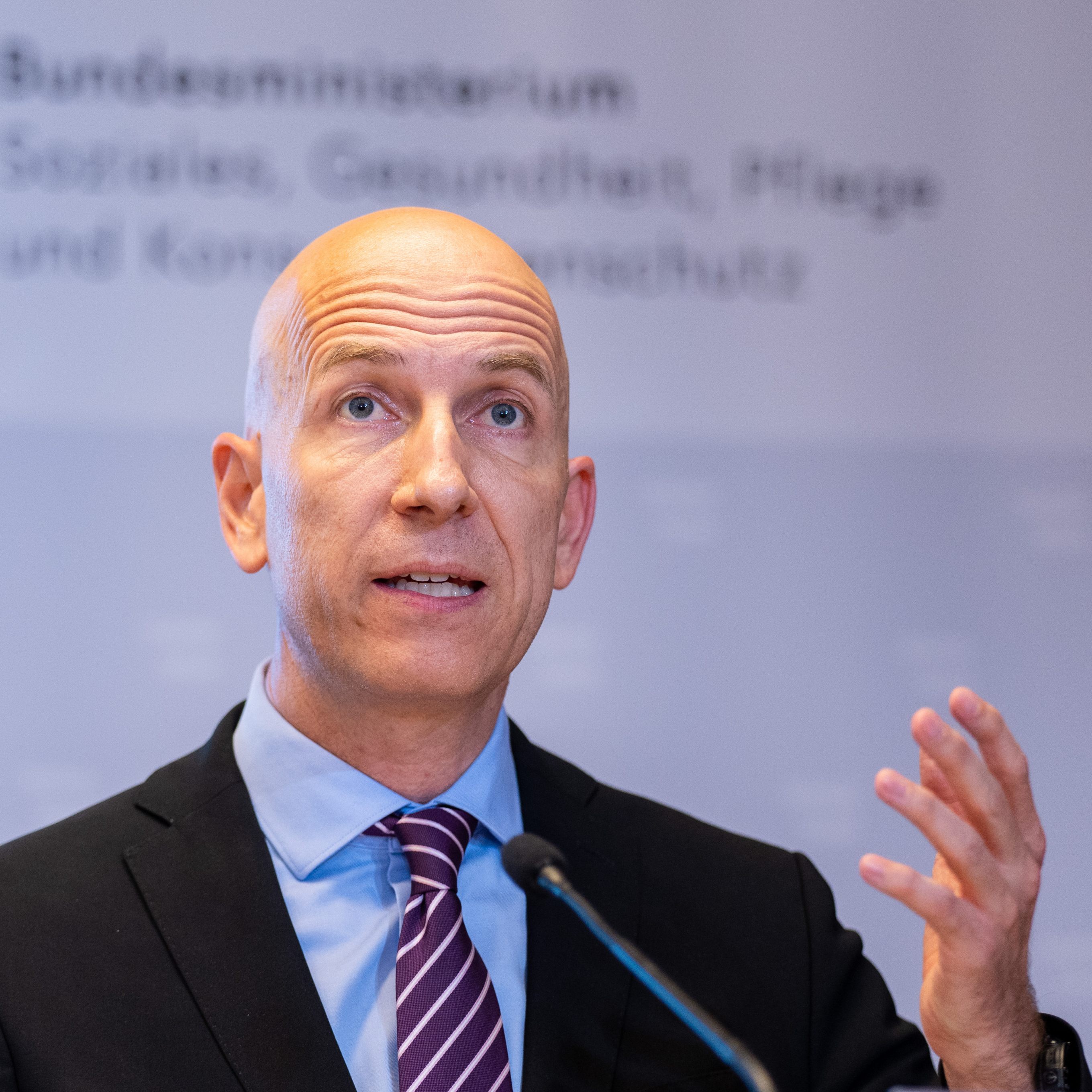 Wirtschaftsminister Martin Kocher (ÖVP) möchte eine Krisenkoordinationsstelle für den Herbst einrichten.