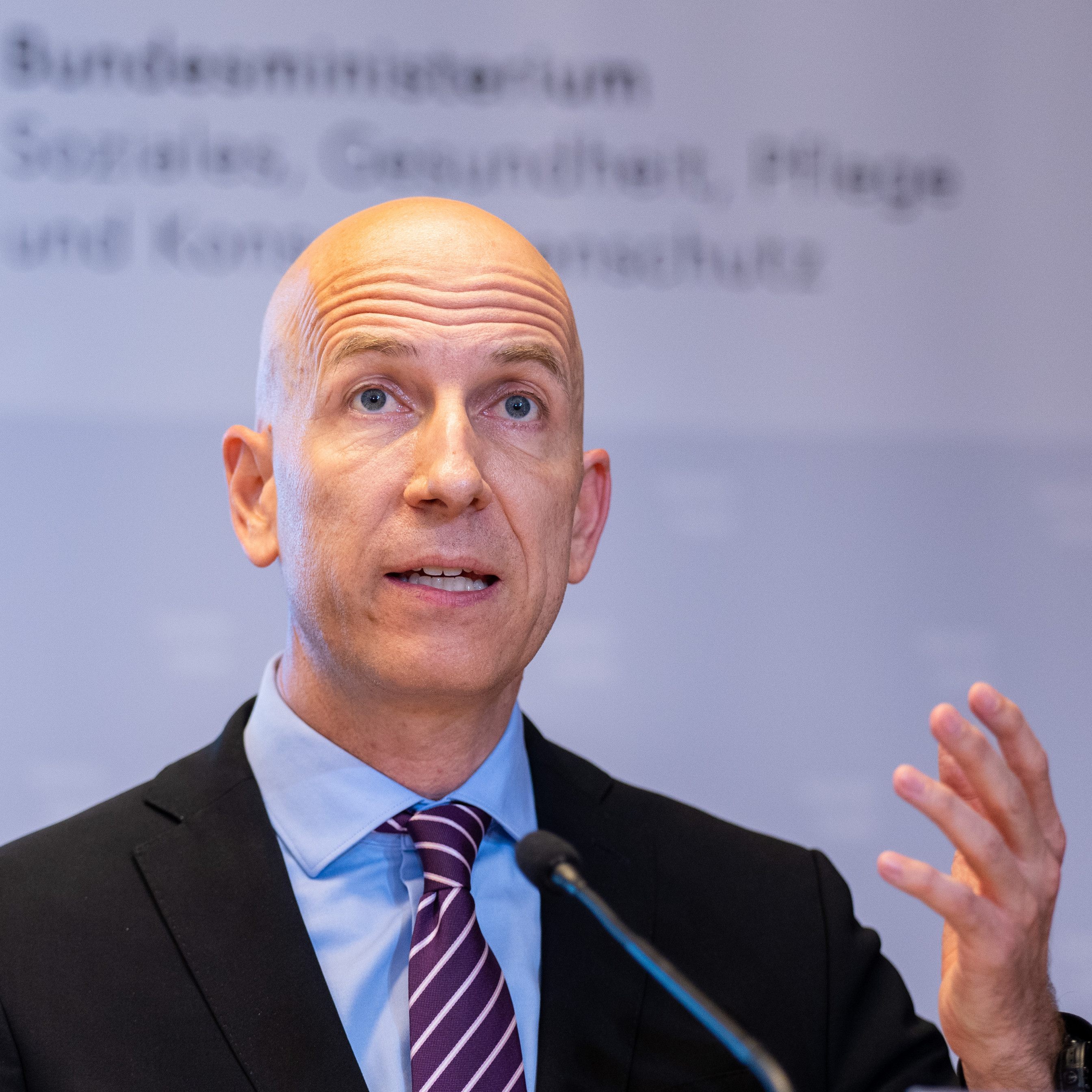 Wirtschaftsminister Martin Kocher sieht die Wettbewerbsfähigkeit der EU gefährdet.
