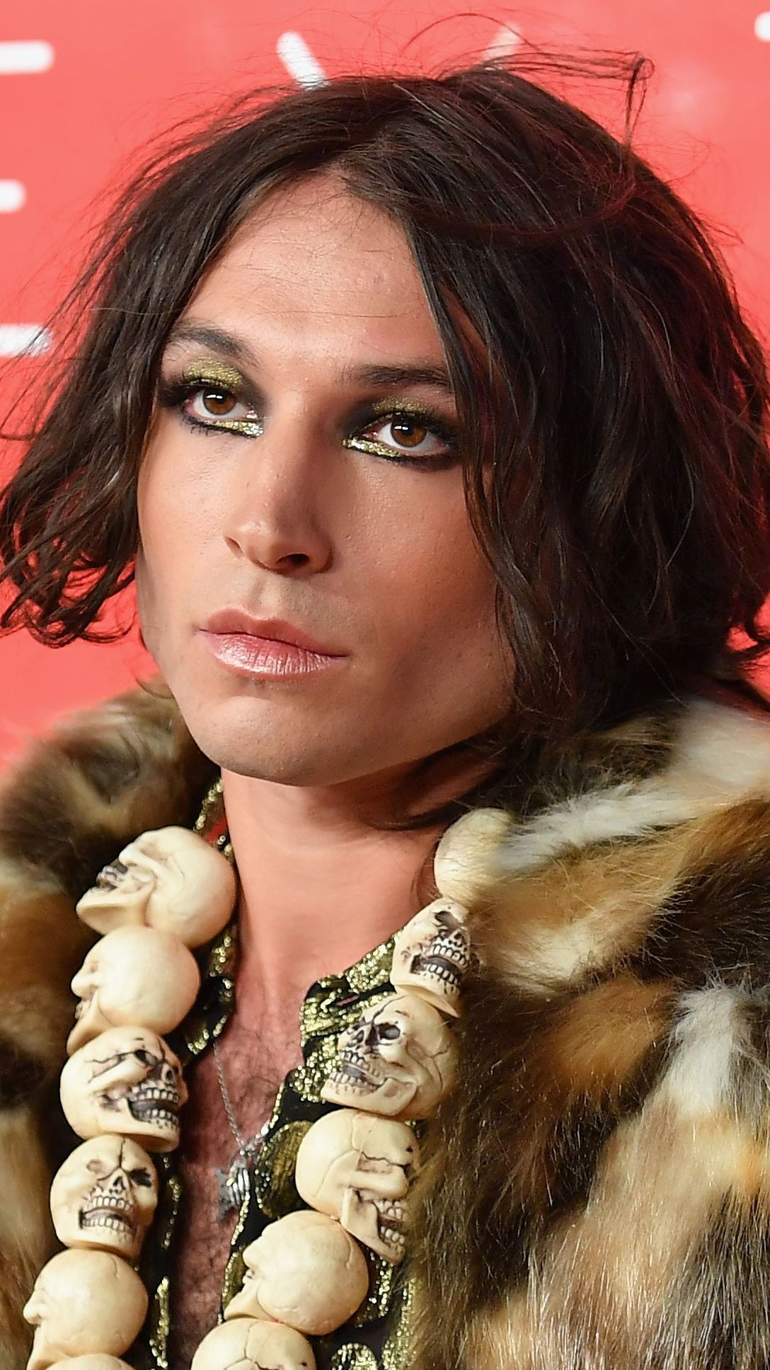 Der Schauspieler Ezra Miller entschuldigte sich für sein Verhalten.