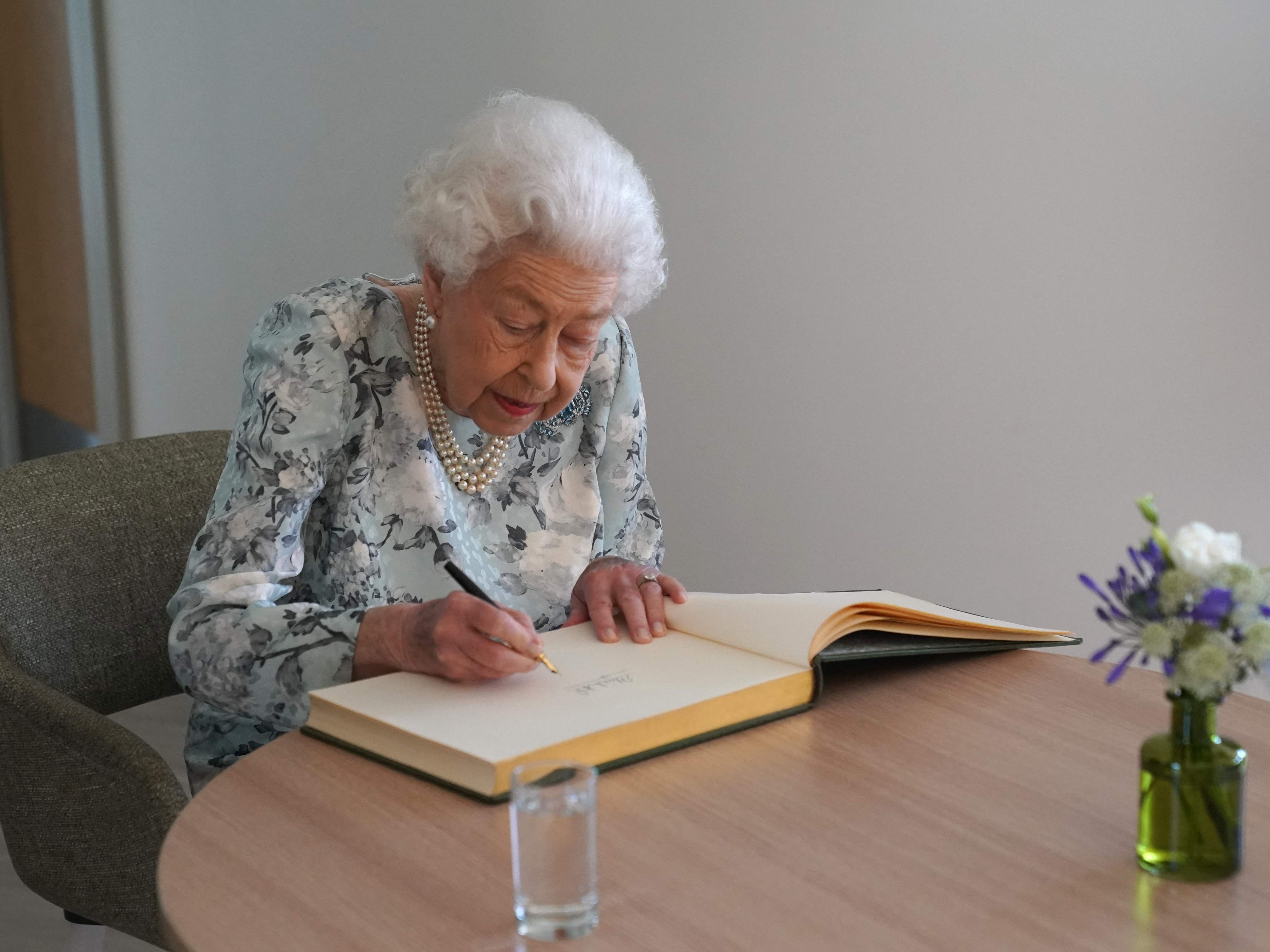 Queen Elizabeth II hat seit einiger Zeit mit gesundheitlichen Problemen zu kämpfen.