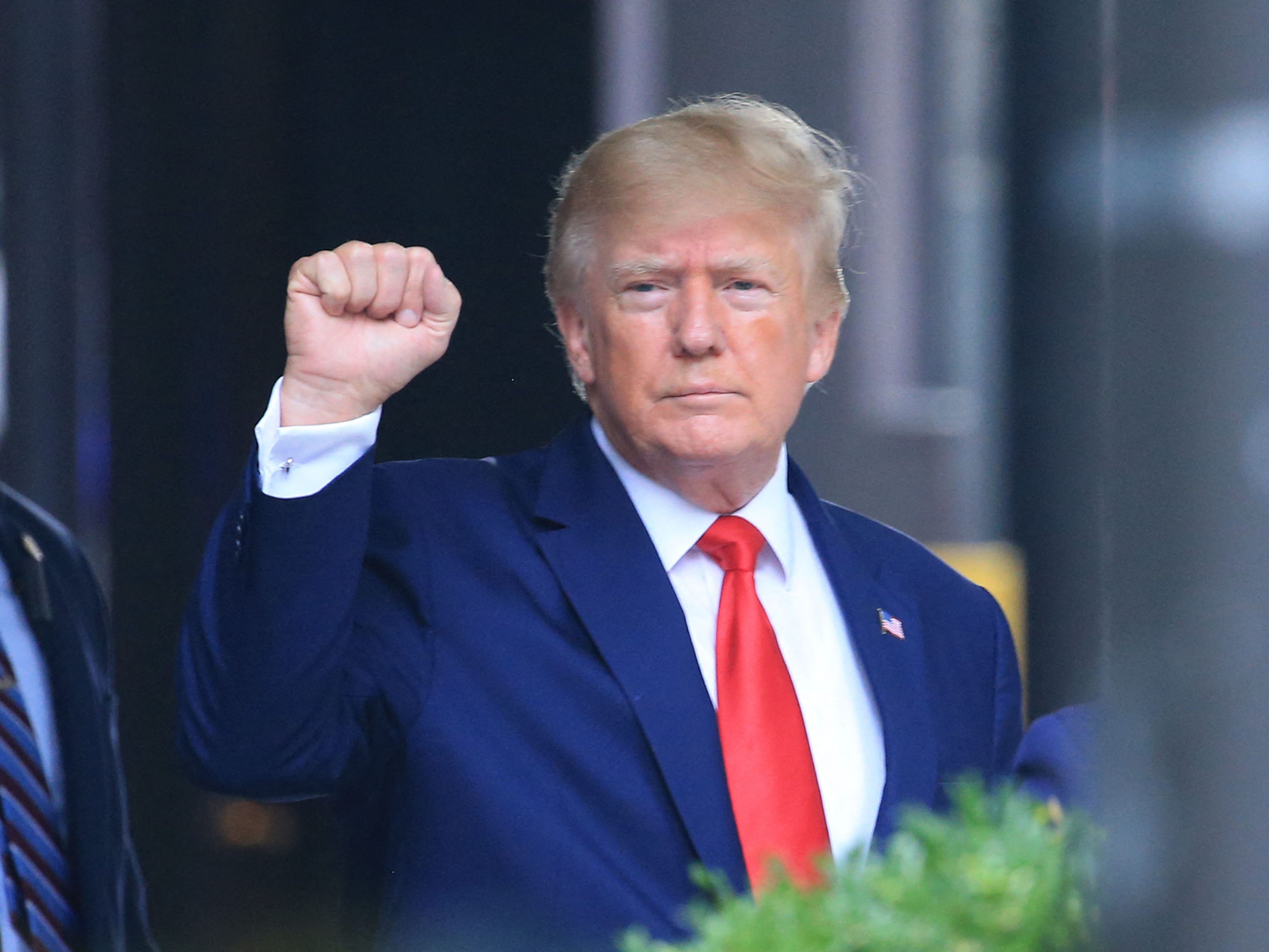 Siegessicher: Trump auf dem Weg zur Befragung. Siegessicher: Trump auf dem Weg zur Befragung.