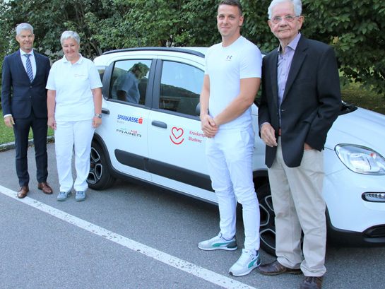 v.l.n.r.: Thomas Schreiber (Sparkasse Bludenz). Petra Bachmann (Pflegedienstleitung KPV), Pflegeassistent Daniel Sallinger (KPV) und Hans Mayr (Obmann Krankenpflegeverein)