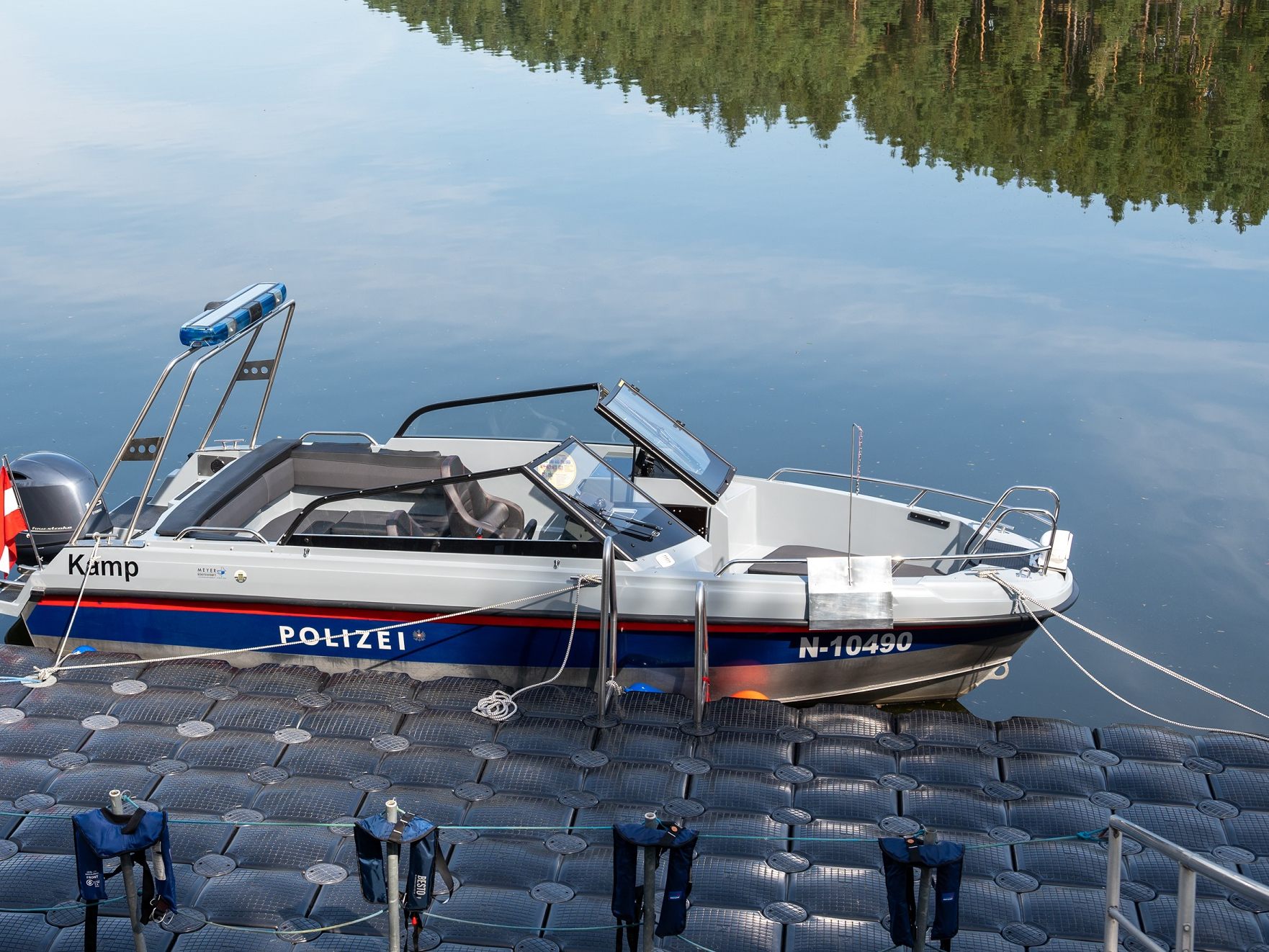 Am Stausee Ottenstein gibt es nun ein neues Polizeiboot. Am Stausee Ottenstein gibt es nun ein neues Polizeiboot.