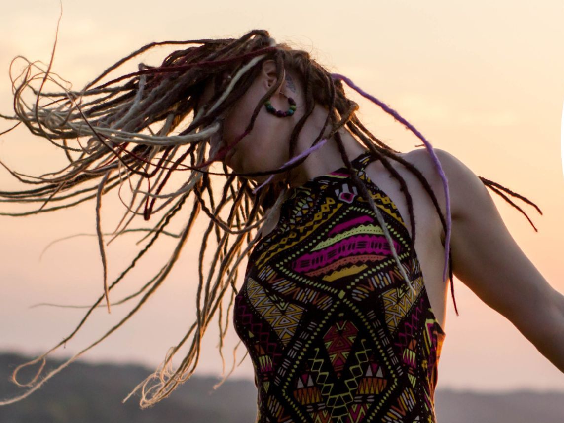 Im Zuge eines "energetischen Rituals" schoss der Mann in die Luft um böse Energien zu vertreiben. Im Zuge eines "energetischen Rituals" schoss der Mann in die Luft um böse Energien zu vertreiben.