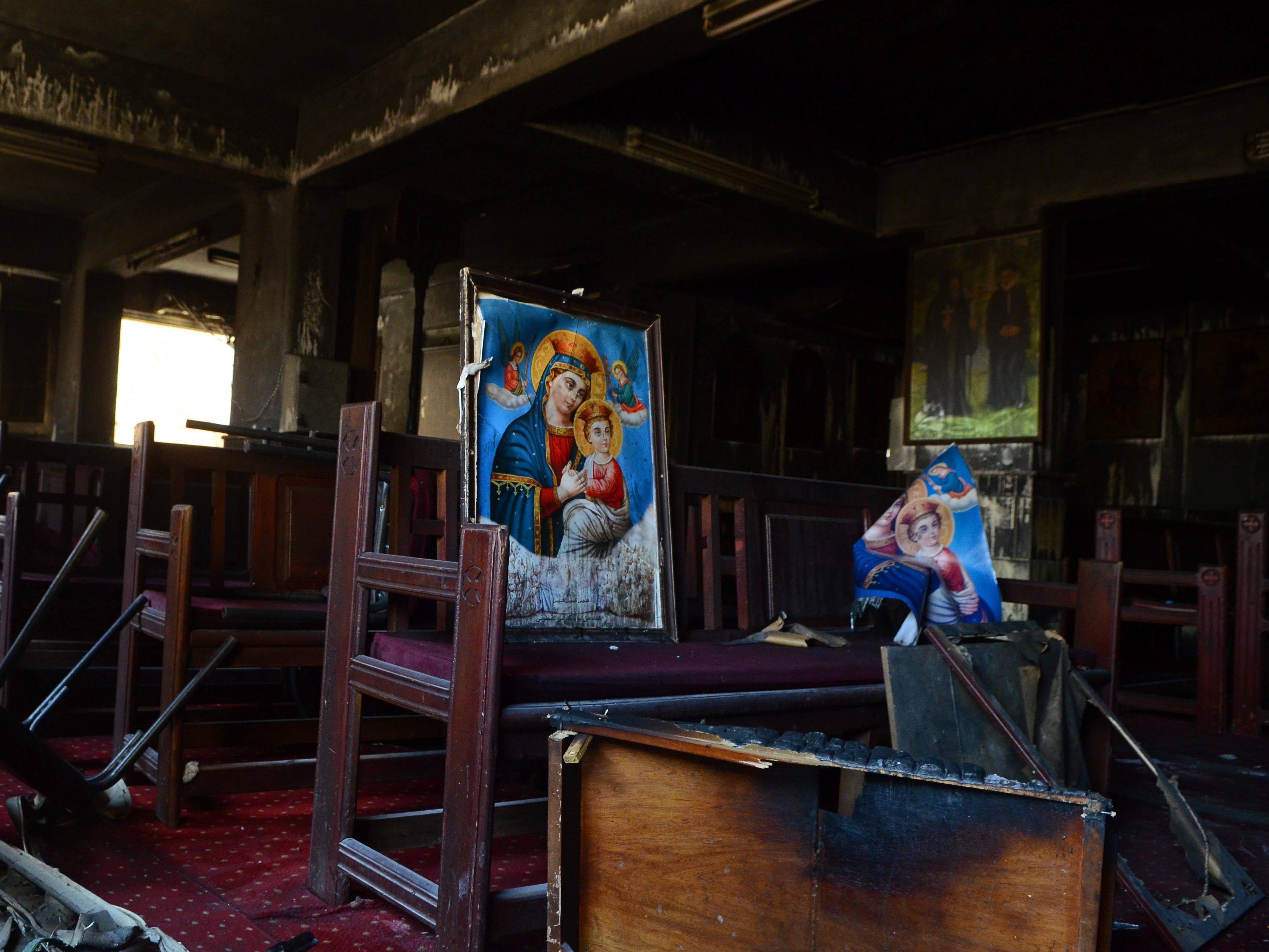 Mehr als 40 Menschen sind bei einem Feuer in einer koptischen Kirche in Ägypten ums Leben gekommen. Mehr als 40 Menschen sind bei einem Feuer in einer koptischen Kirche in Ägypten ums Leben gekommen.