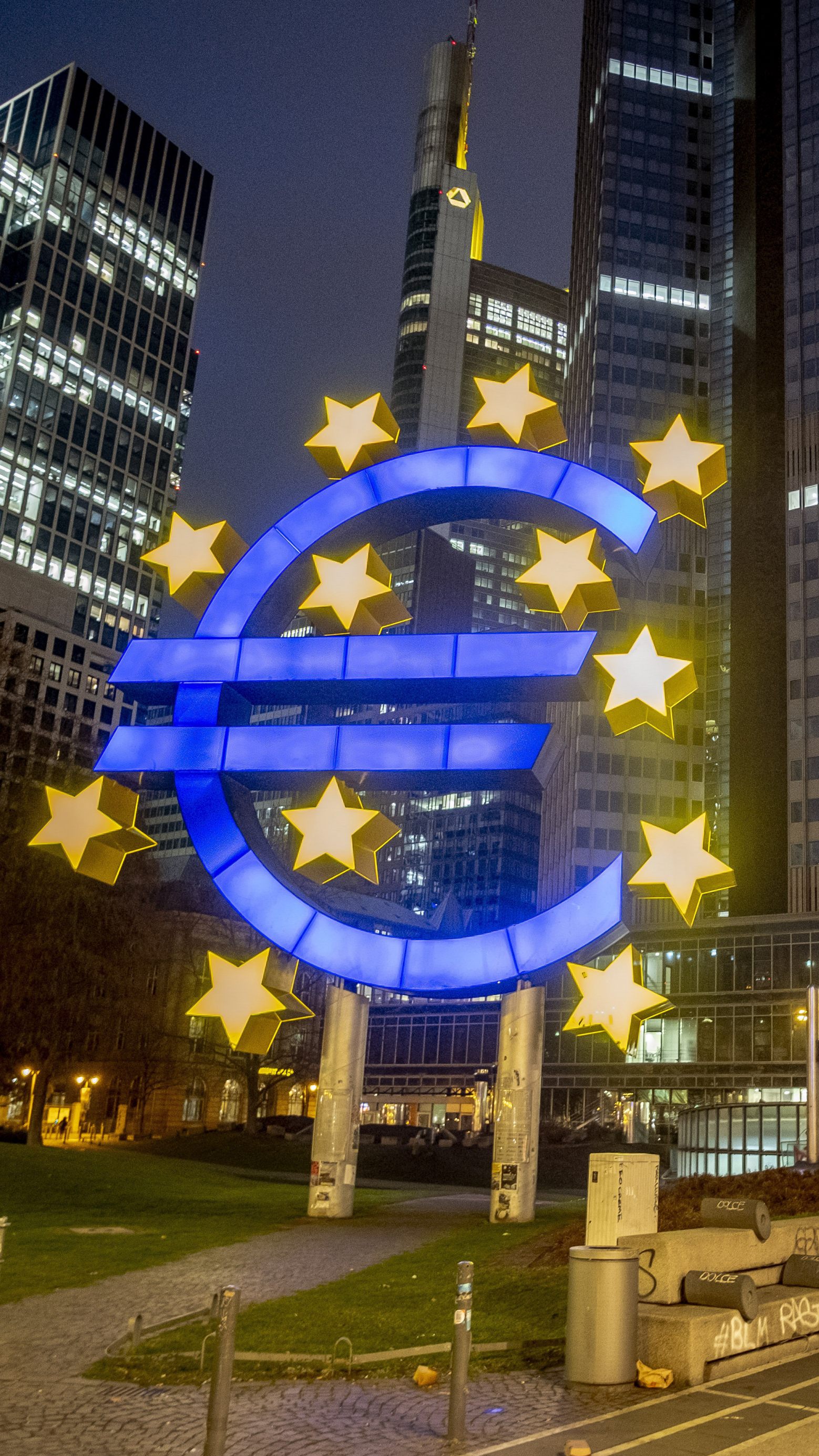 Am Dienstag stabilisierte sich der Euro nach einem Kursrutsch zu Wochenbeginn.